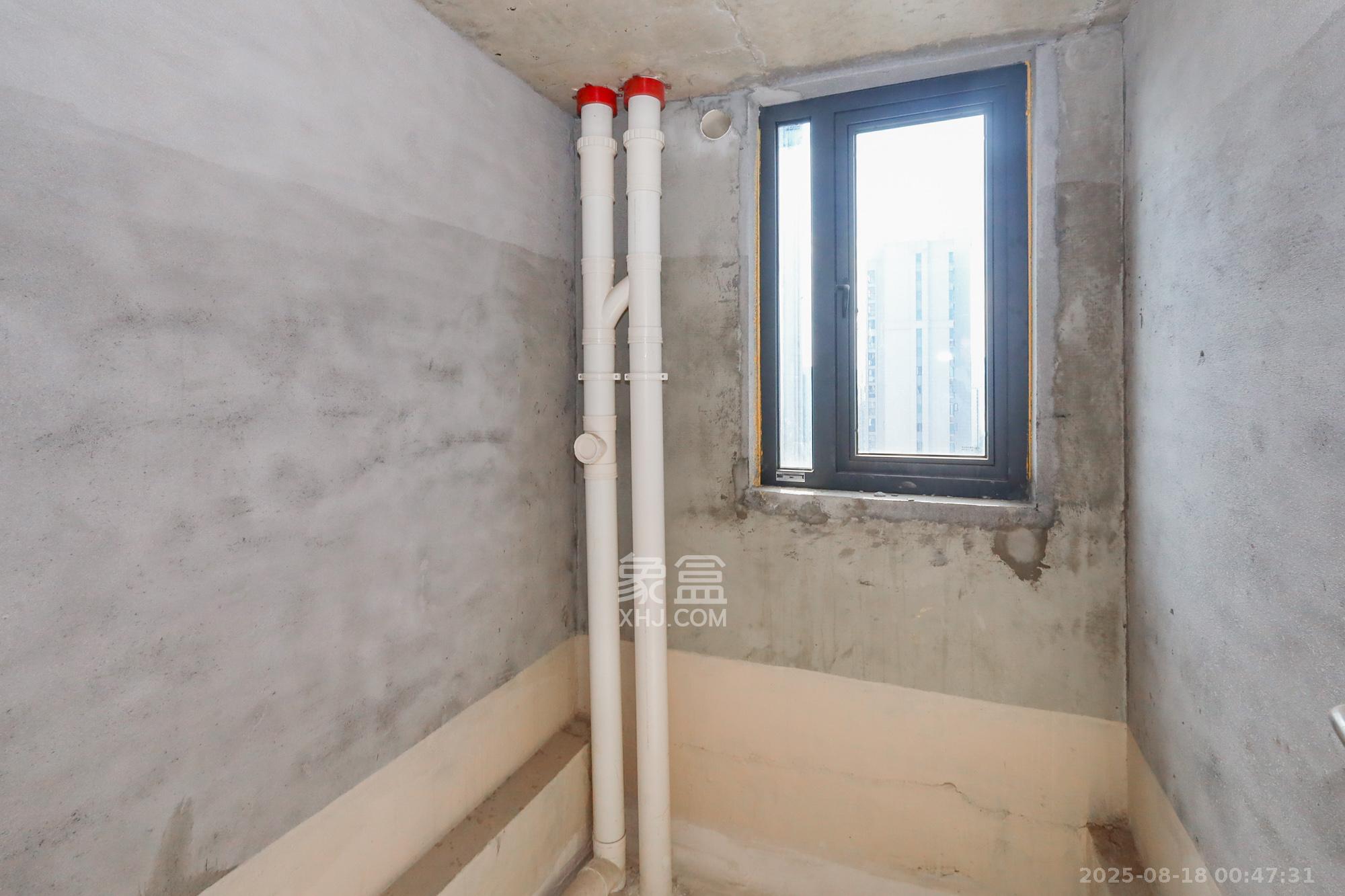 华杰天骄（滨江福源里）  4室2厅2卫    167.8万卫生间