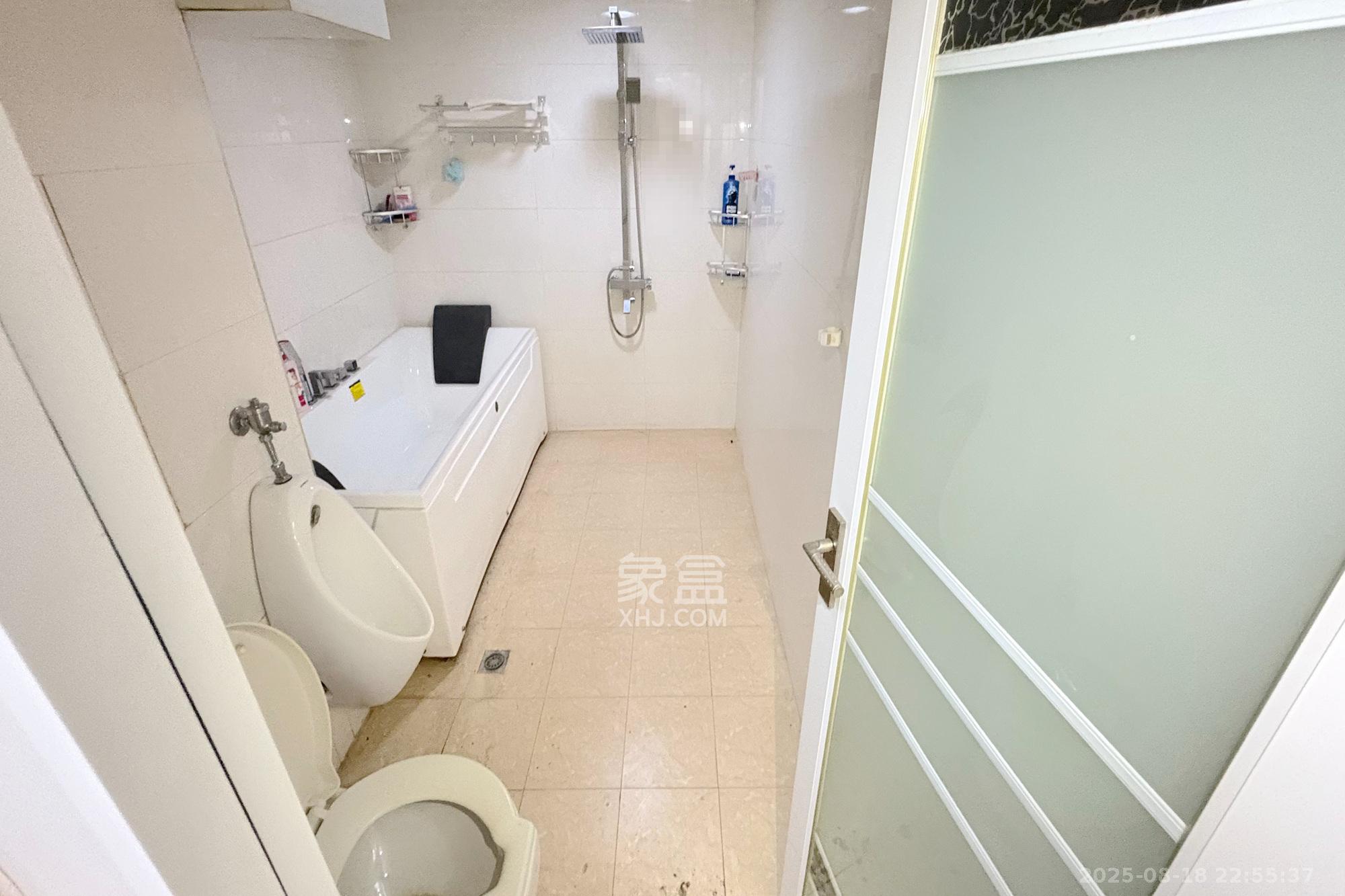 华天大酒店宿舍楼 3室2厅1卫 75.0万 华天大酒店宿舍楼 3室2厅1卫 75.0万卫生间