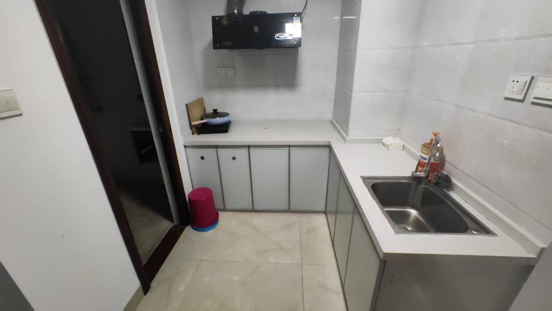 海阔天空-国瑞城四期(爵仕苑) 1室1厅1卫 2400.0元/月 海阔天空-国瑞城四期(爵仕苑) 1室1厅1卫 2400.0元/月室内图