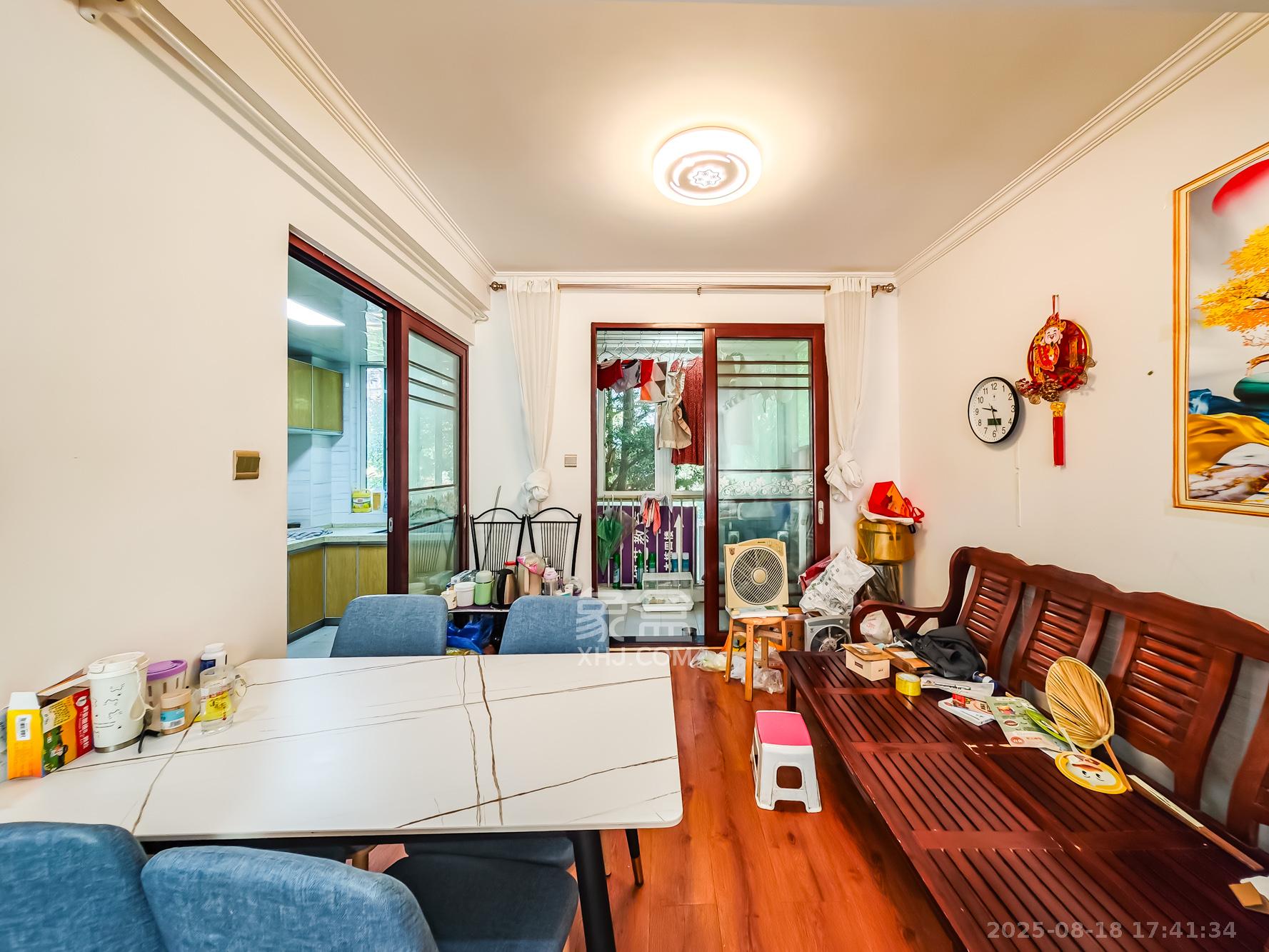 山语城一期  3室2厅2卫    88.0万客厅