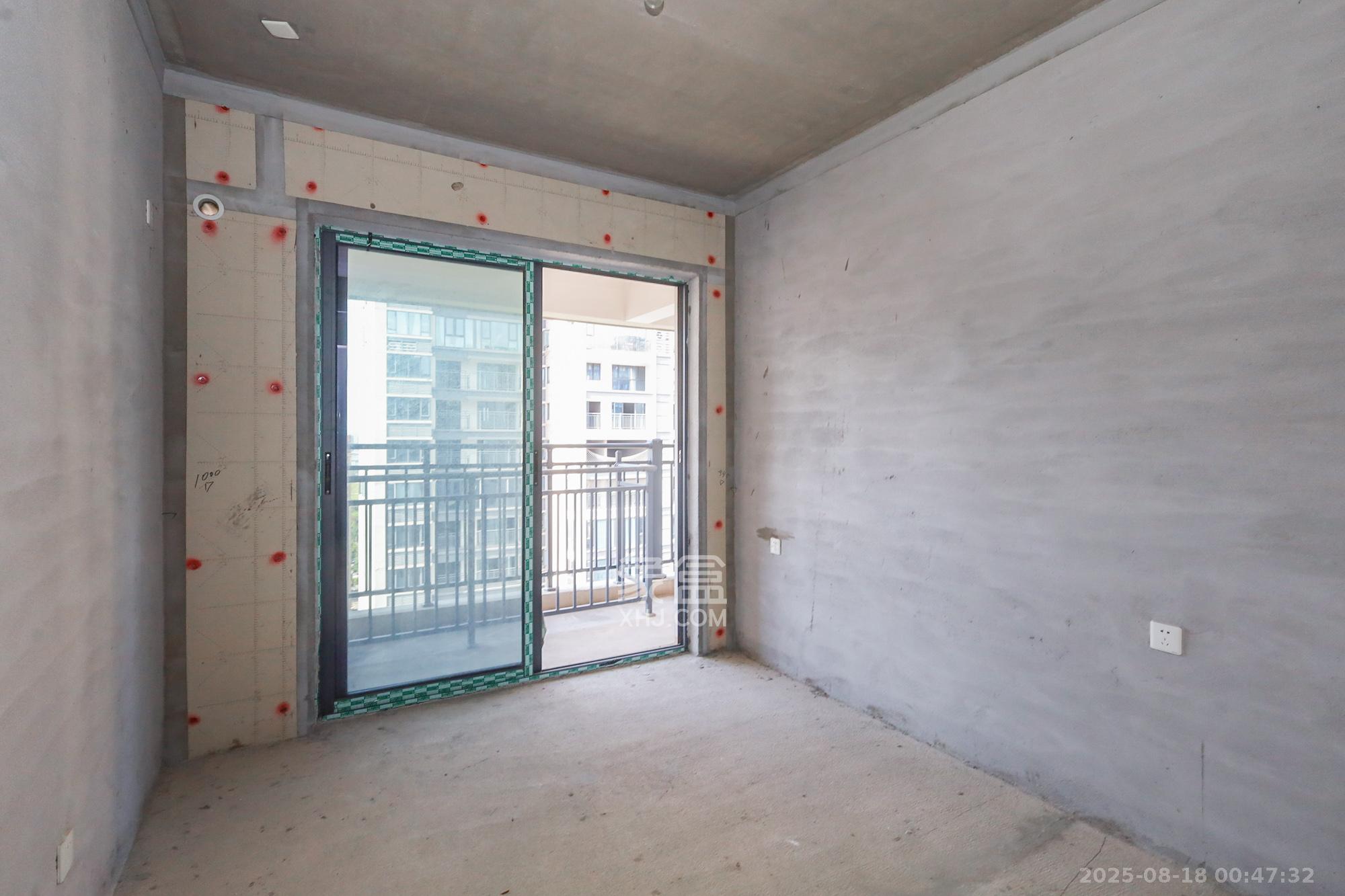 华杰天骄（滨江福源里）  4室2厅2卫    167.8万卧室