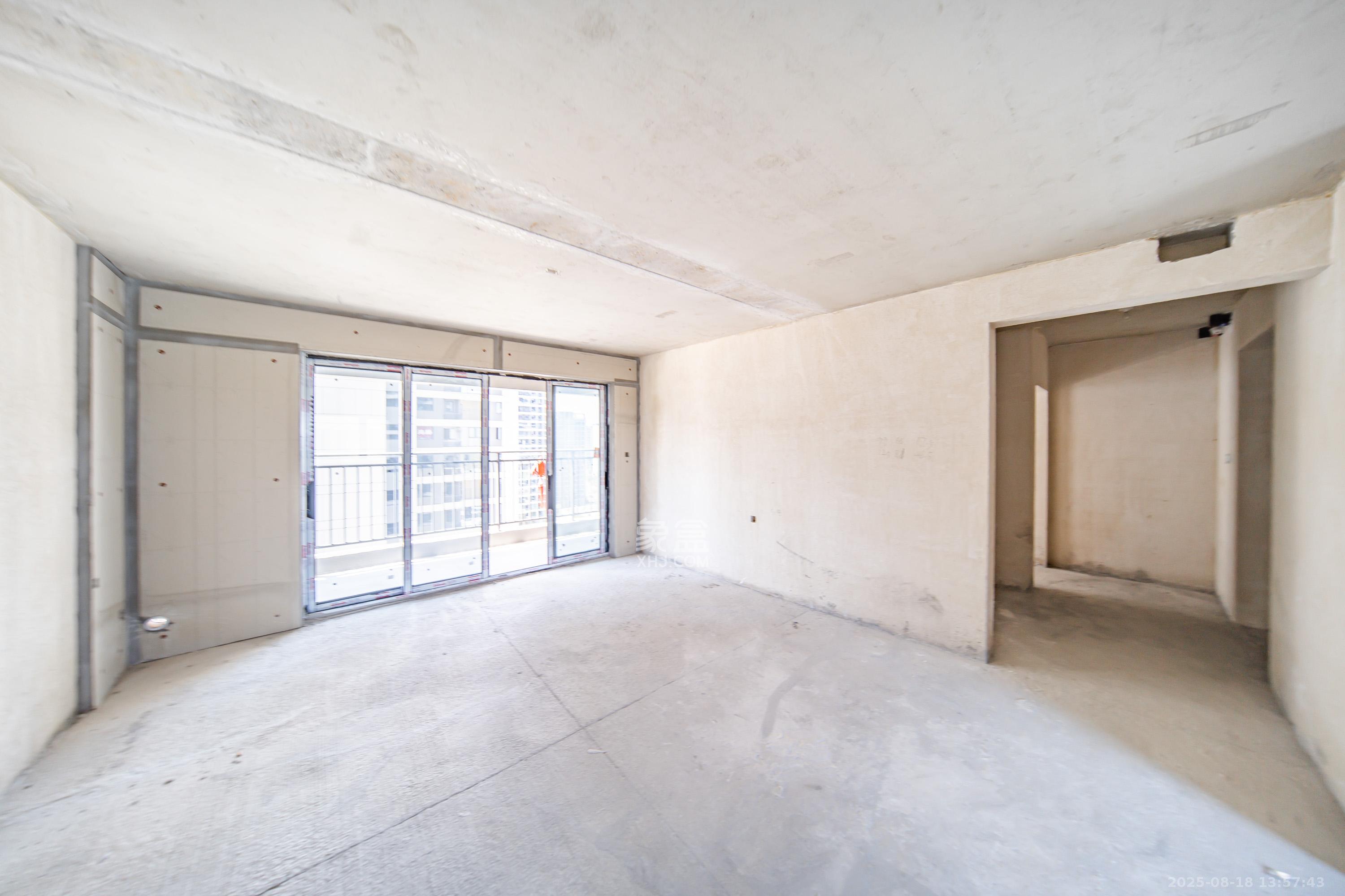 城发恒伟洋湖映2009 4室2厅2卫 176.0万 城发恒伟洋湖映2009 4室2厅2卫 176.0万客厅