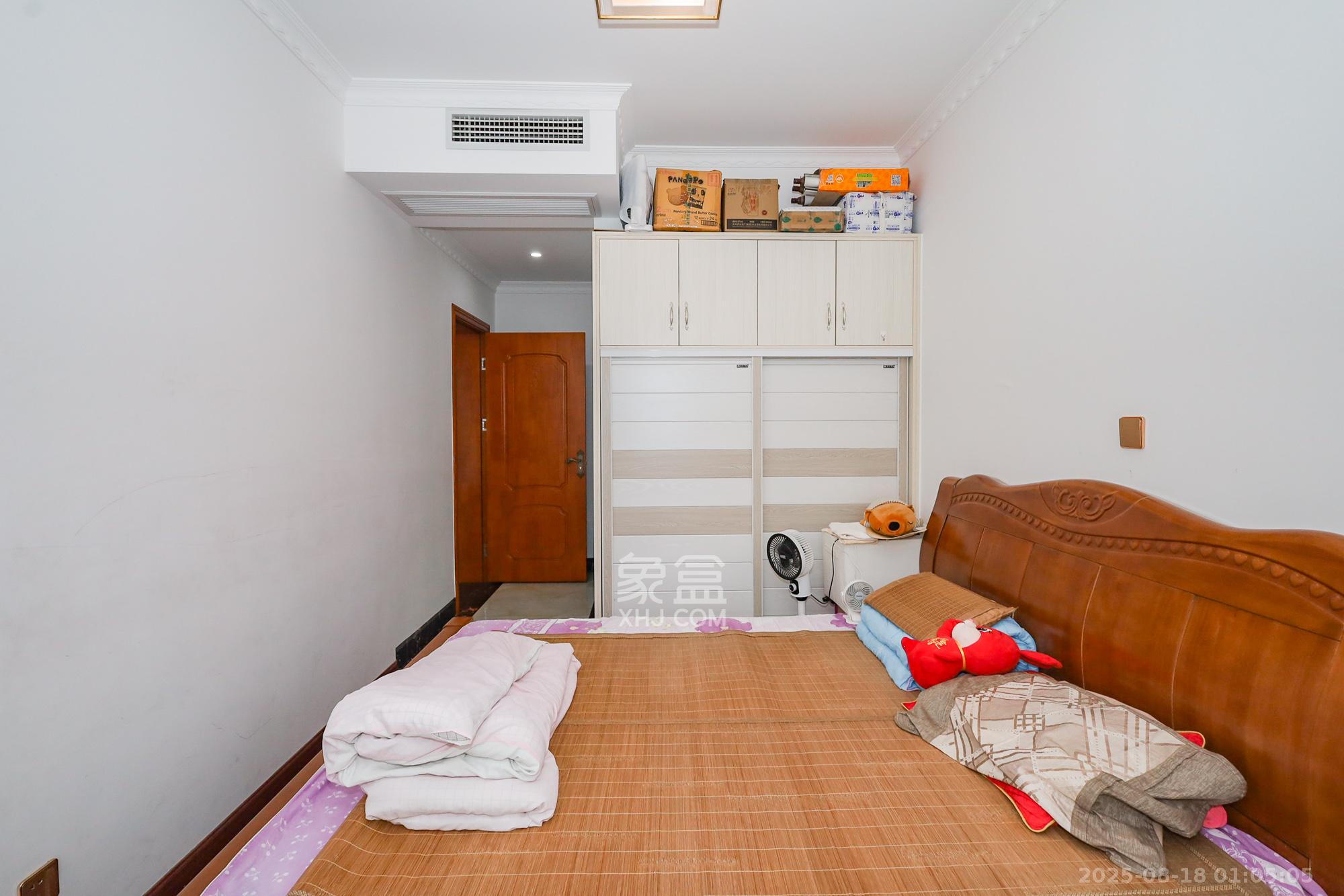 八方小区C区  3室2厅2卫    320.0万 八方小区C区  3室2厅2卫    320.0万卧室