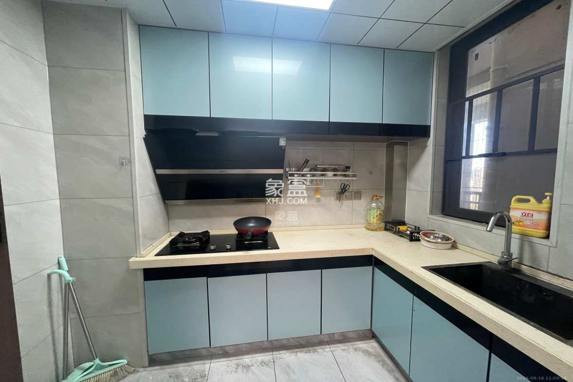 奥克斯滨仕花园(奥克斯洋湖广场/奥克斯中心)  3室2厅2卫    3000.0元/月 奥克斯滨仕花园(奥克斯洋湖广场/奥克斯中心)  3室2厅2卫    3000.0元/月室内图