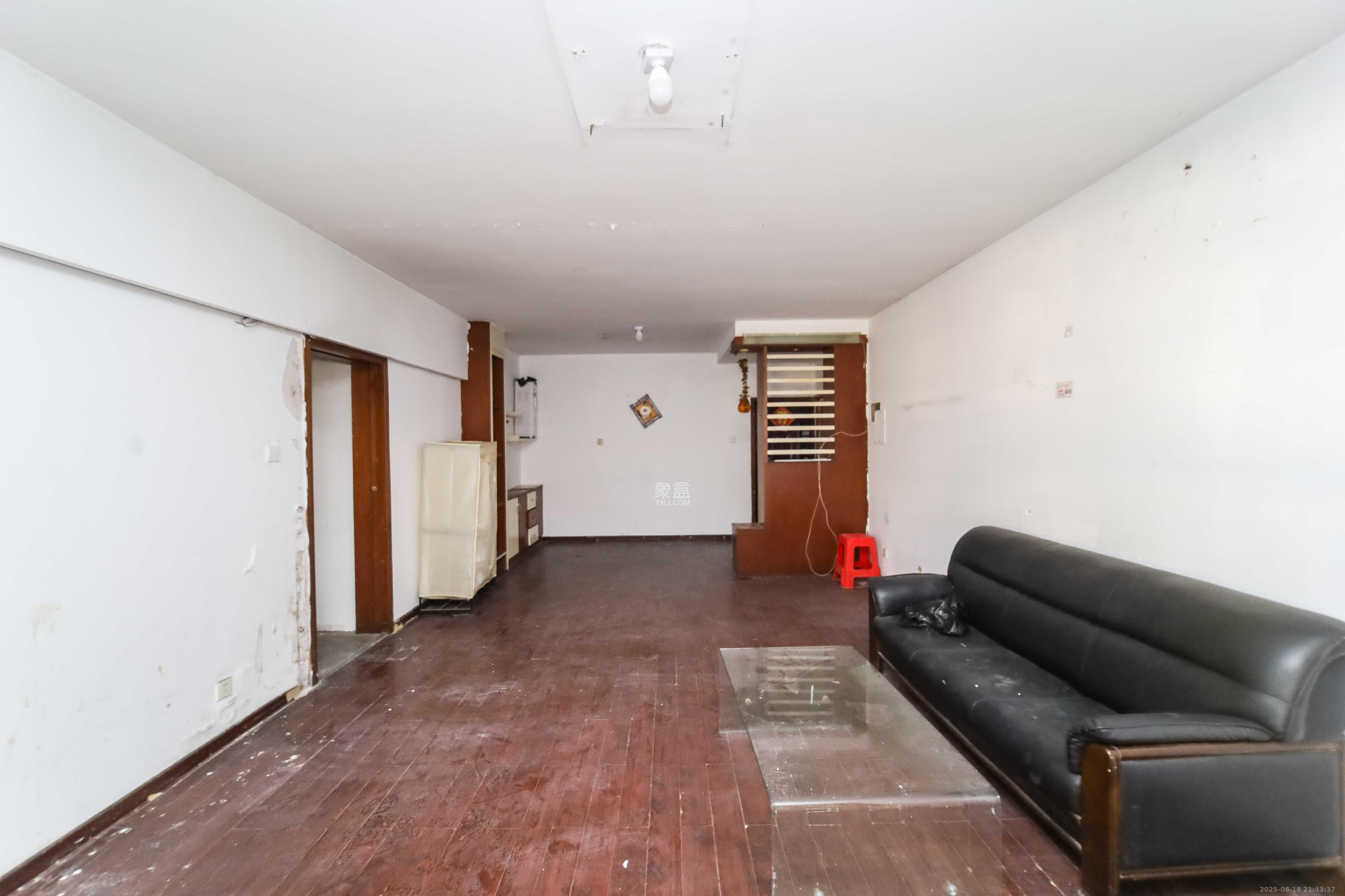 农广校单位宿舍  4室2厅2卫    79.8万 农广校单位宿舍  4室2厅2卫    79.8万客厅