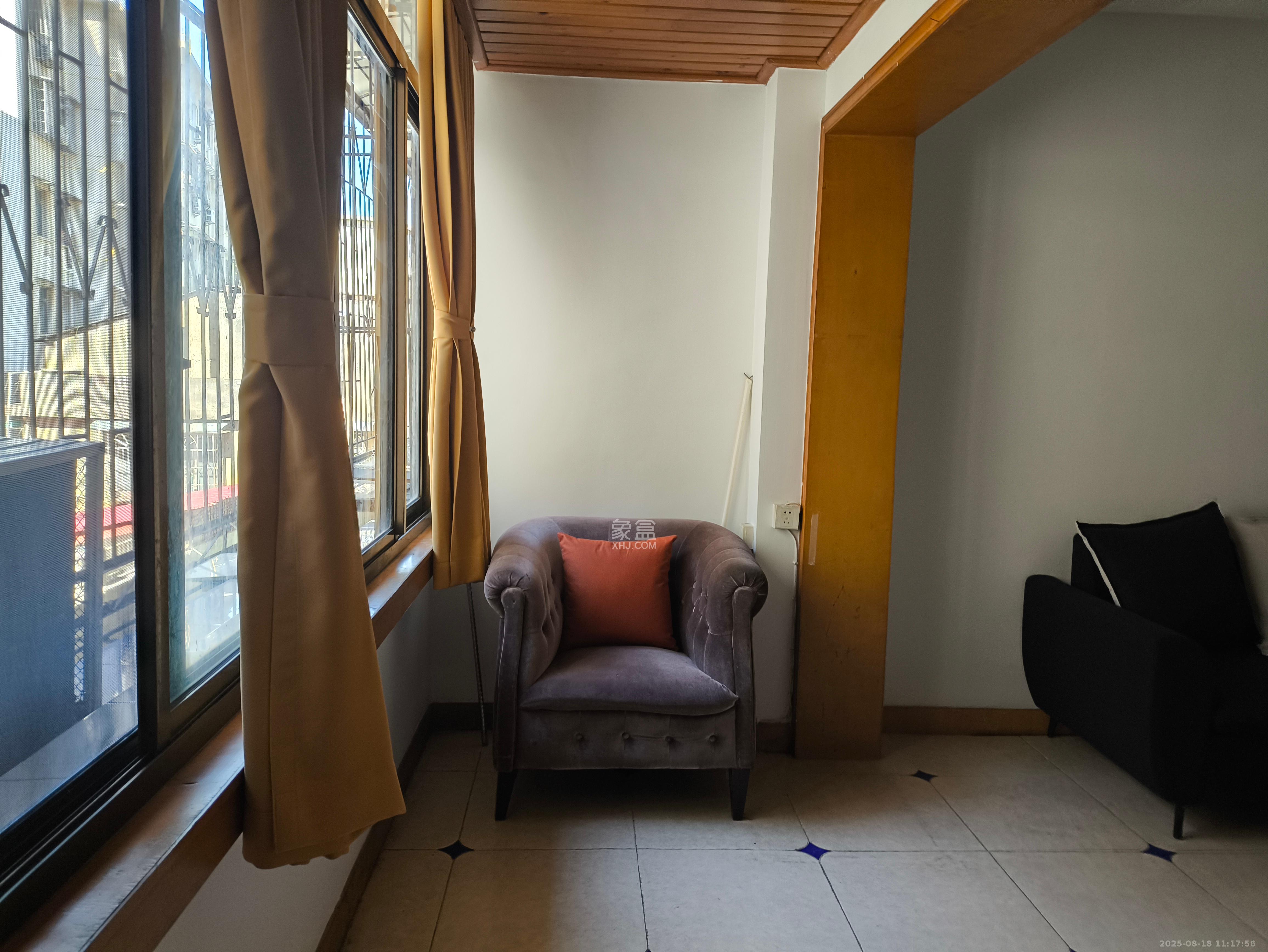 八一路散盘 2室1厅1卫 2200.0元/月 八一路散盘 2室1厅1卫 2200.0元/月室内图