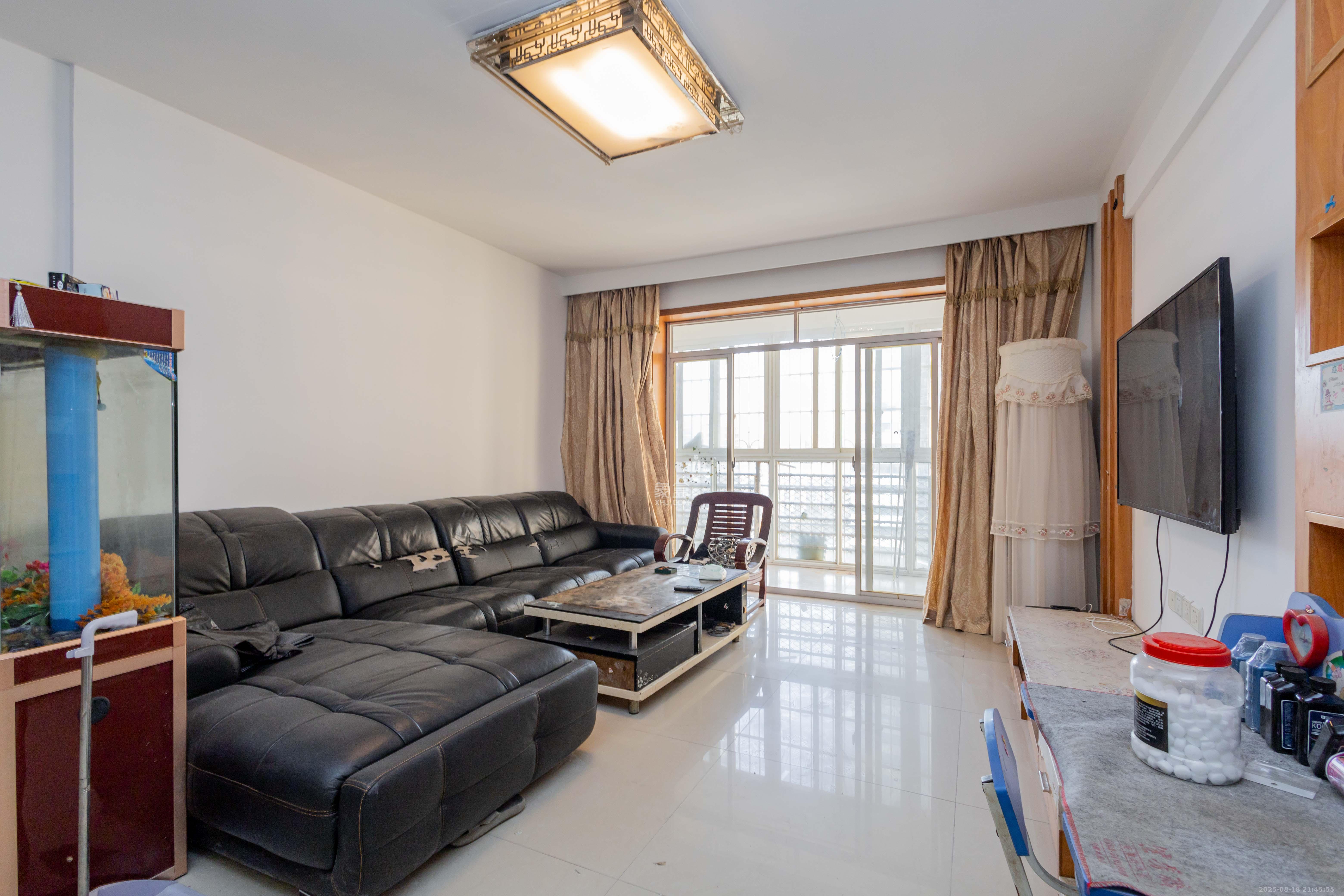 圣力华苑 2室2厅1卫 35.8万 圣力华苑 2室2厅1卫 35.8万客厅