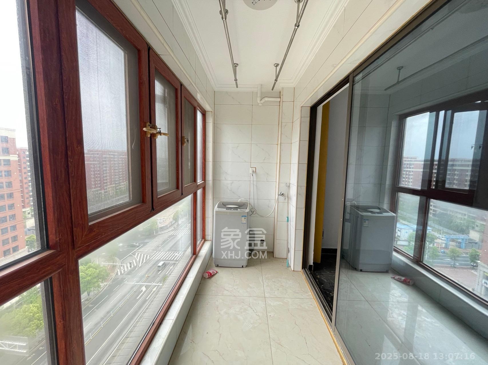 润屋美院 5室2厅2卫 3000.0元/月 润屋美院 5室2厅2卫 3000.0元/月室内图