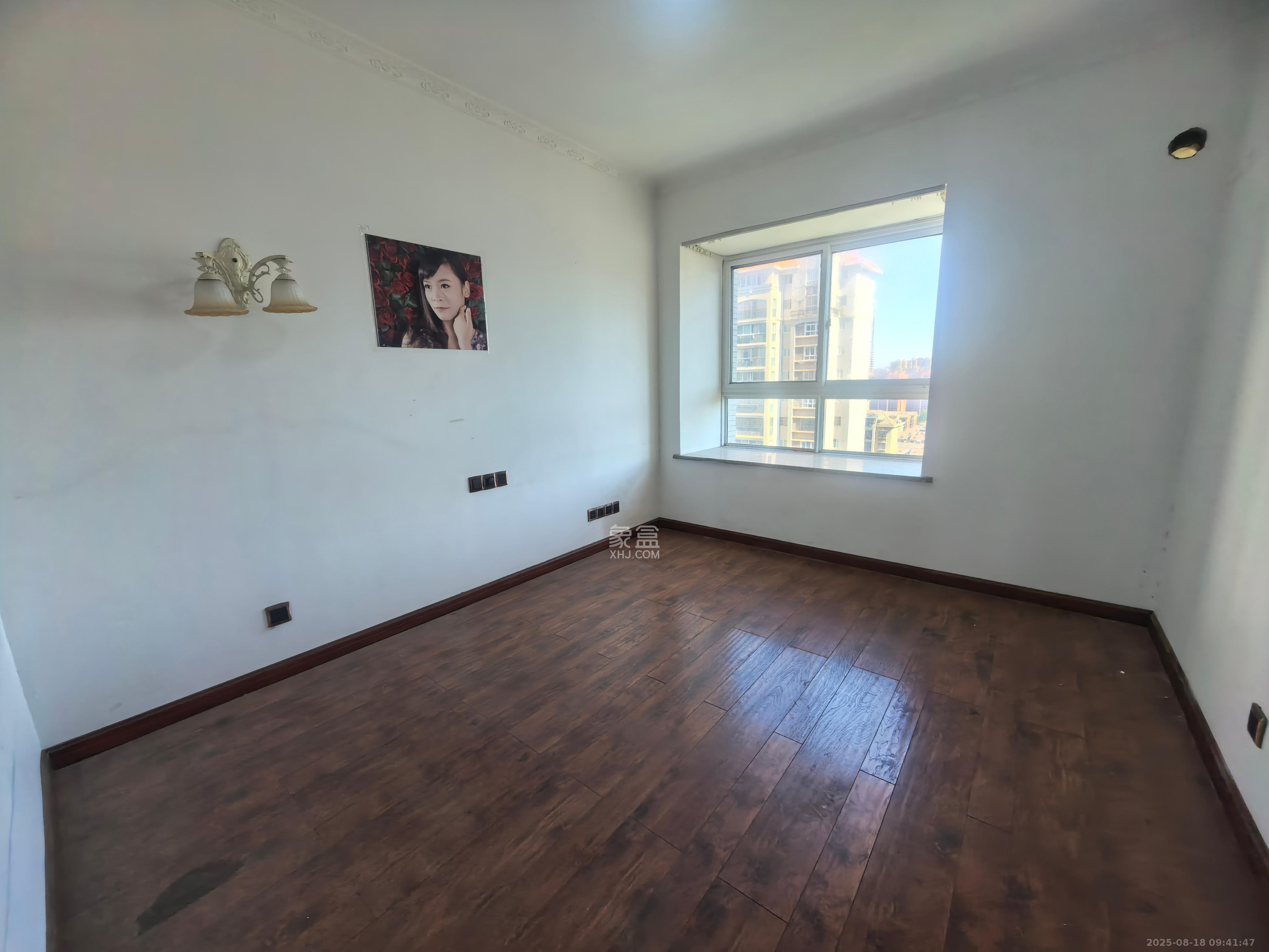 嘉盛华庭(一期、二期、三期)  4室2厅2卫    2800.0元/月 嘉盛华庭(一期、二期、三期)  4室2厅2卫    2800.0元/月室内图