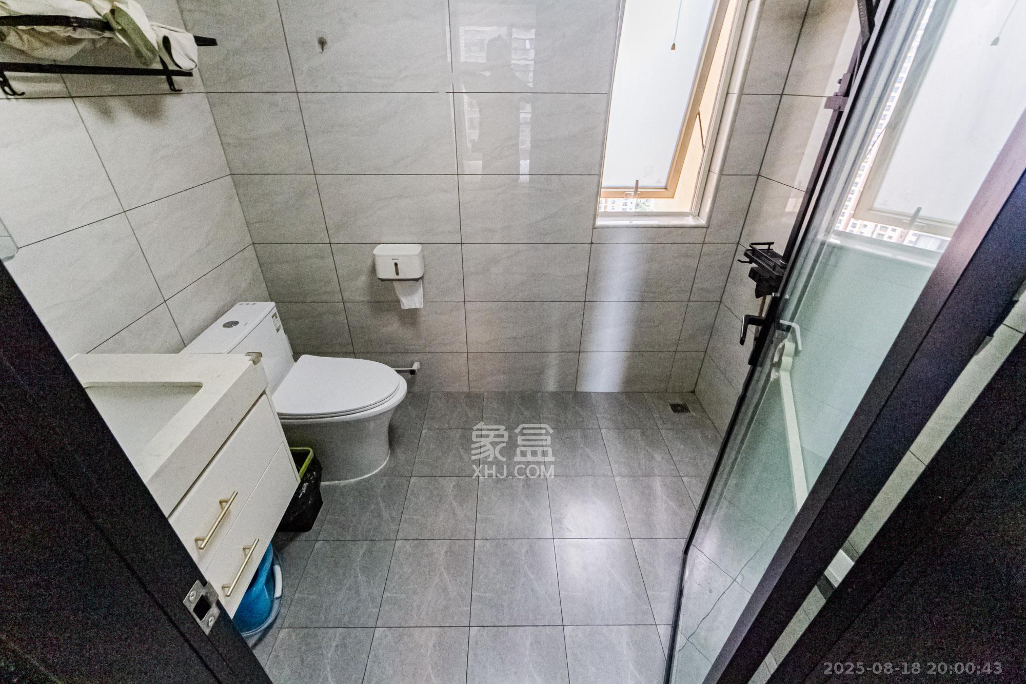 北辰三角洲E7区  3室2厅2卫    198.0万卫生间