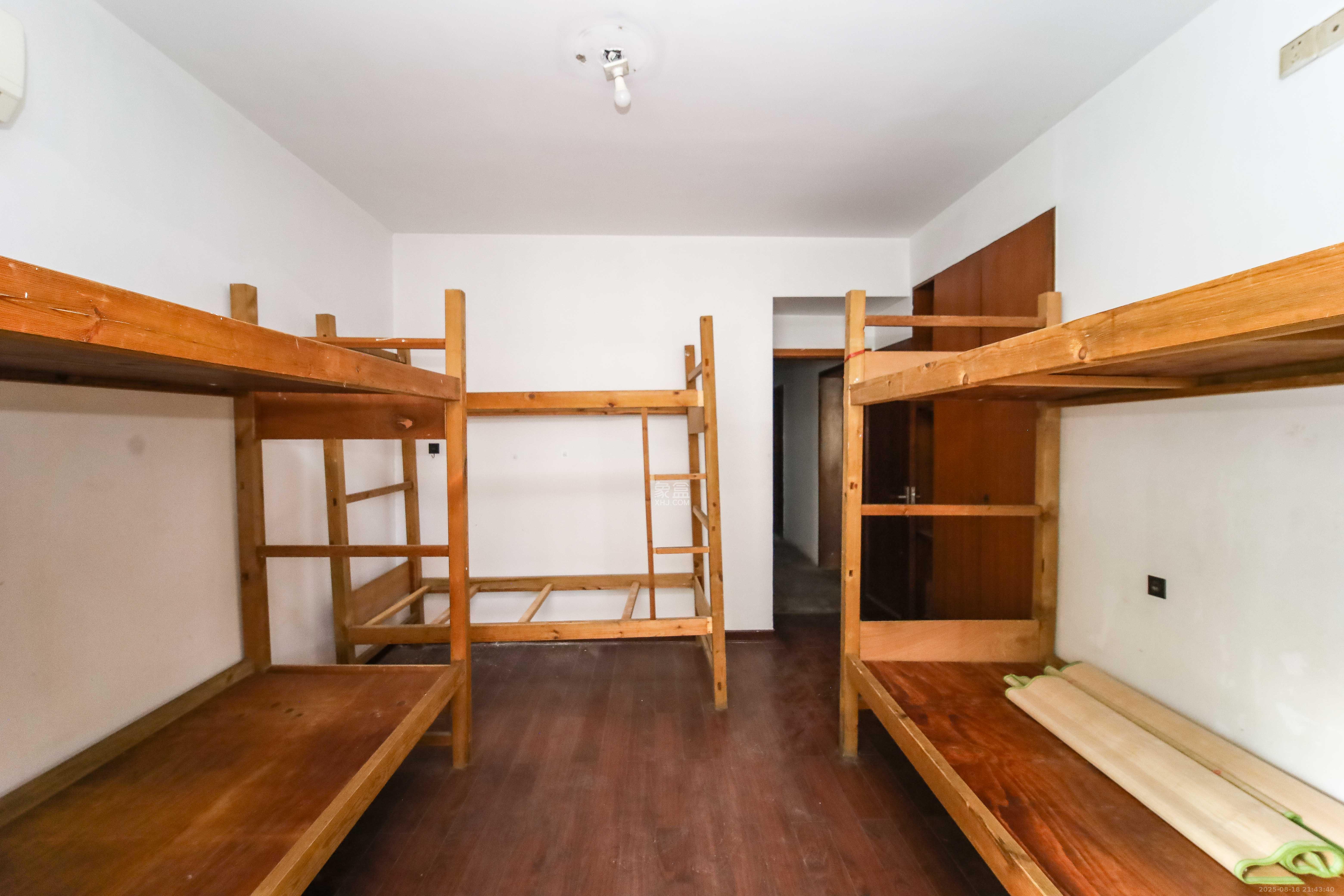 农广校单位宿舍  4室2厅2卫    79.8万 农广校单位宿舍  4室2厅2卫    79.8万卧室