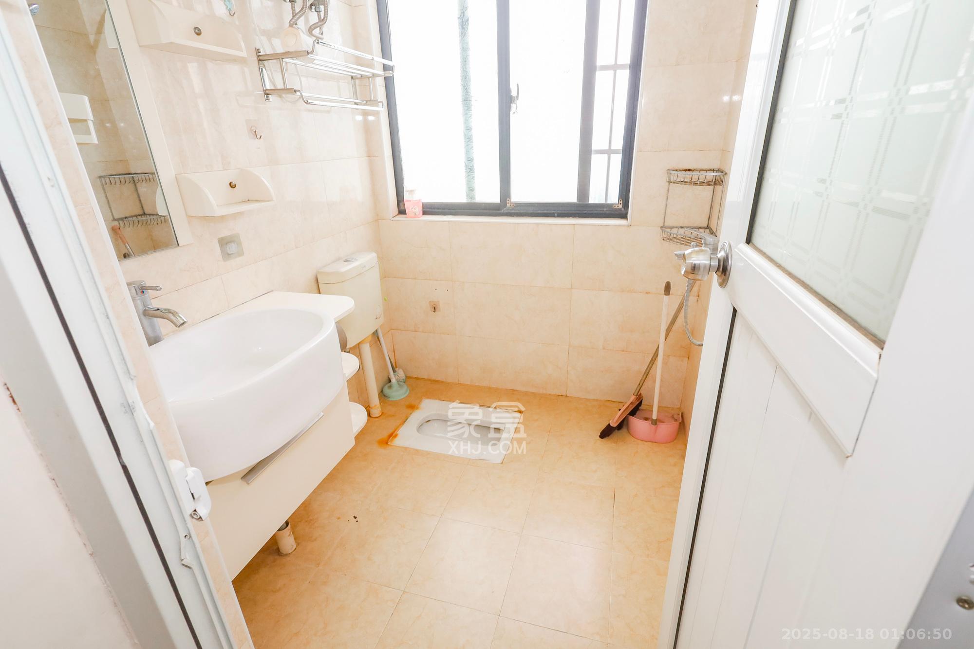 钰龙天下一期 1室2厅1卫 200.0万 钰龙天下一期 1室2厅1卫 200.0万卫生间