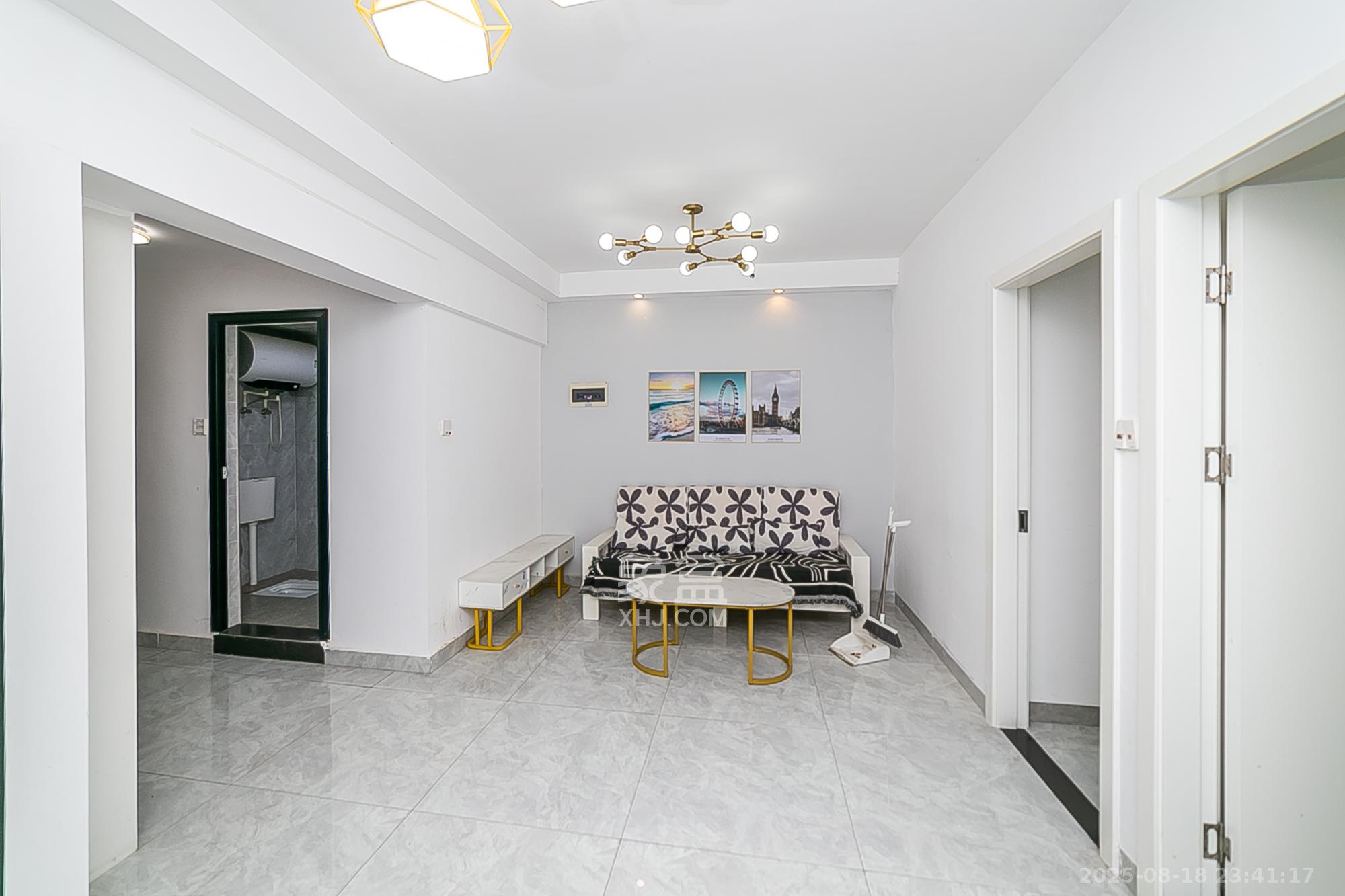 剑桥名门  2室1厅1卫    56.0万 剑桥名门  2室1厅1卫    56.0万客厅