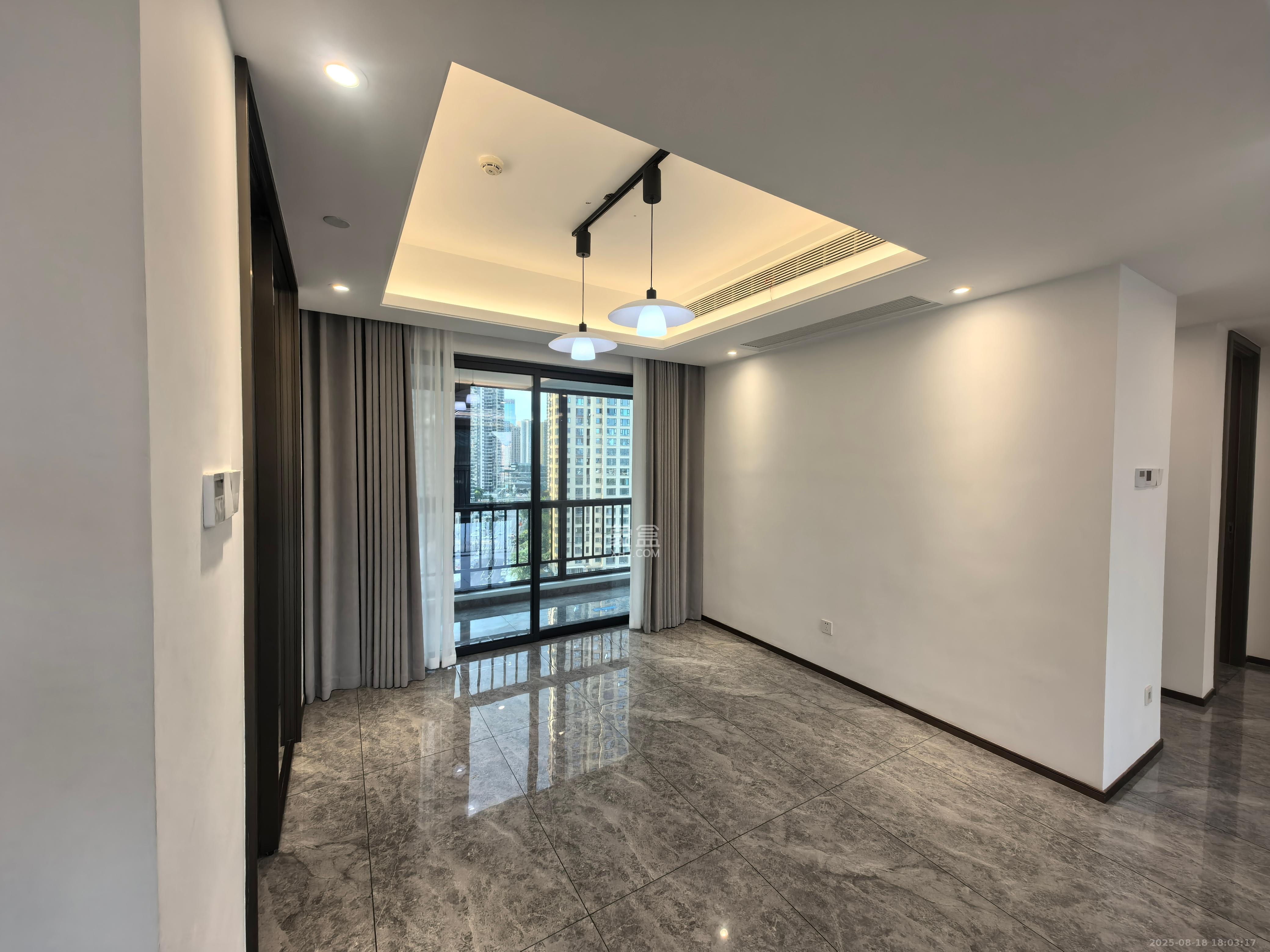 滨江府1913 4室2厅3卫 8500.0元/月 滨江府1913 4室2厅3卫 8500.0元/月室内图