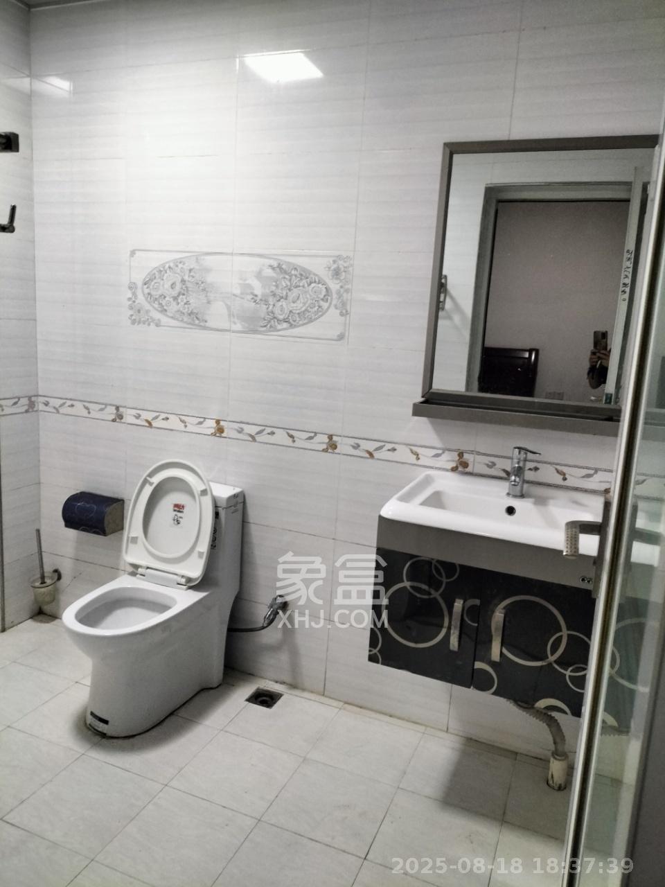 柏家塘小区  3室2厅2卫   2200.00元/月室内图