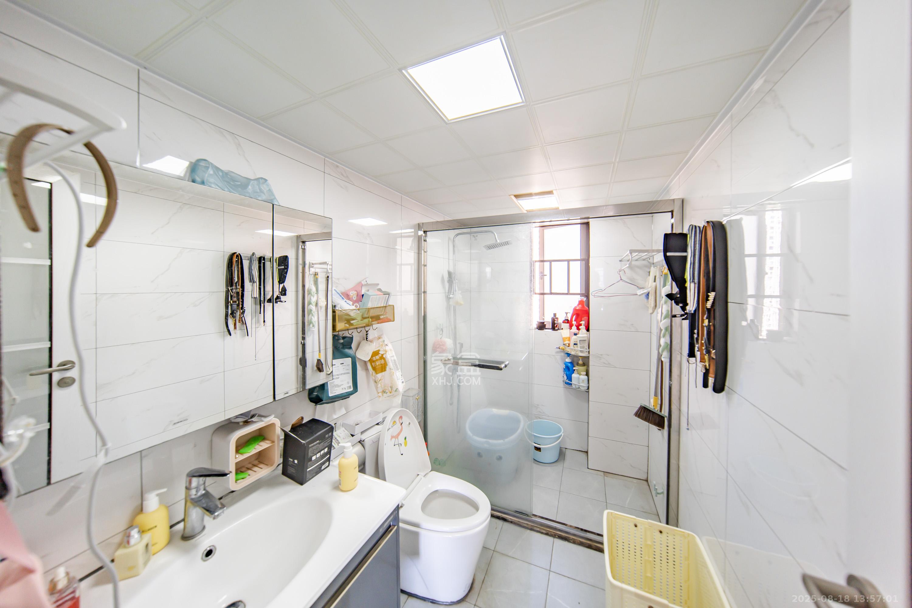 合能洋湖公馆  3室1厅2卫    95.0万 合能洋湖公馆  3室1厅2卫    95.0万卫生间