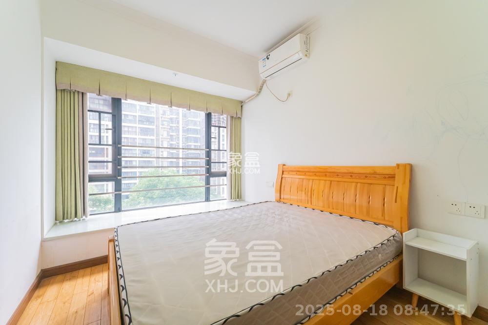 蓝山郡  4室2厅2卫    2800.0元/月 蓝山郡  4室2厅2卫    2800.0元/月