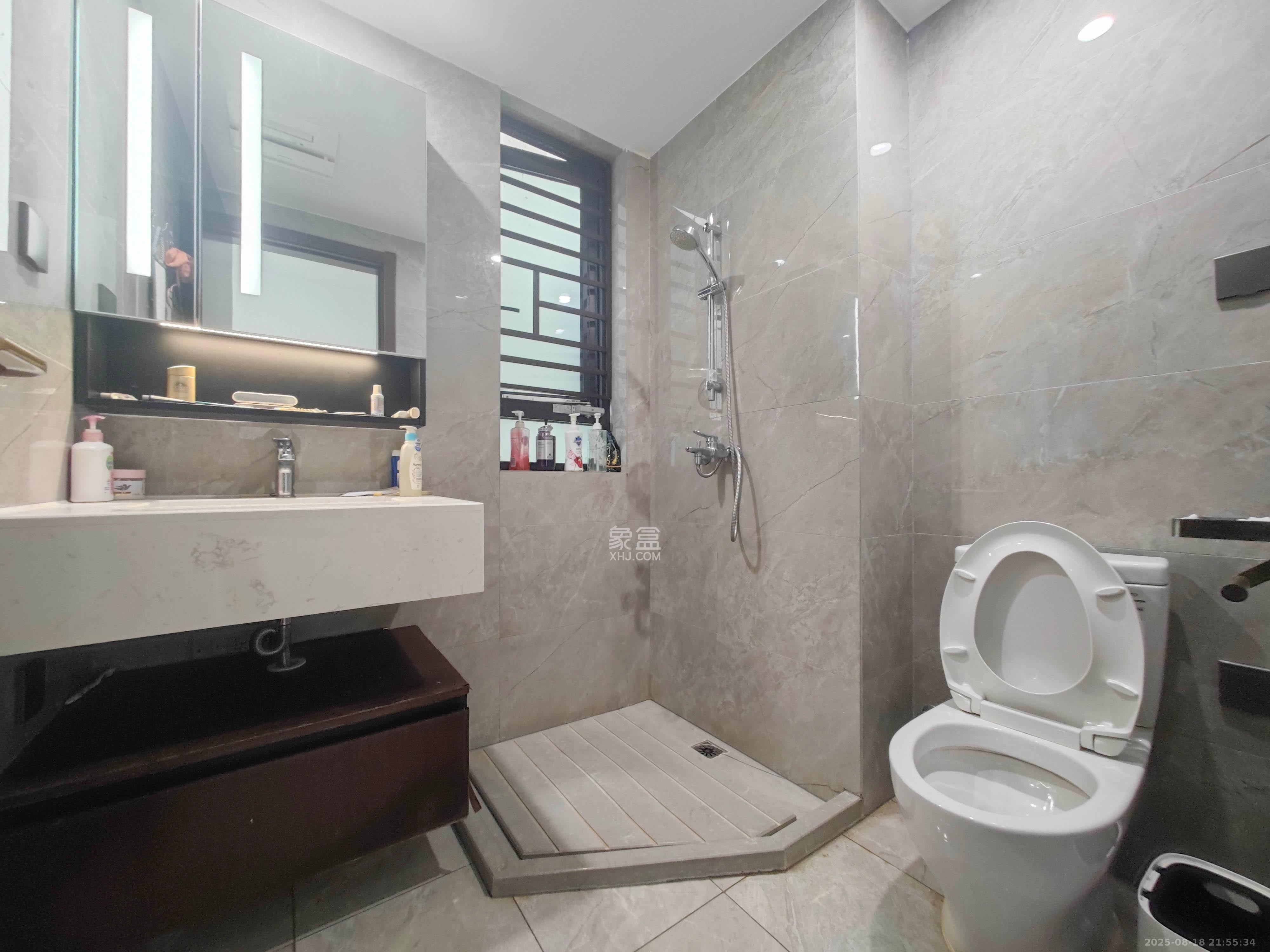 万科魅力之城 4室2厅3卫 270.0万 万科魅力之城 4室2厅3卫 270.0万卫生间