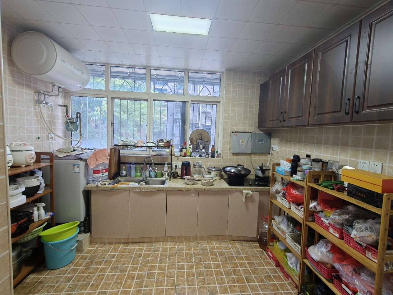 新华书店家属楼  3室1厅1卫   45.00万客厅