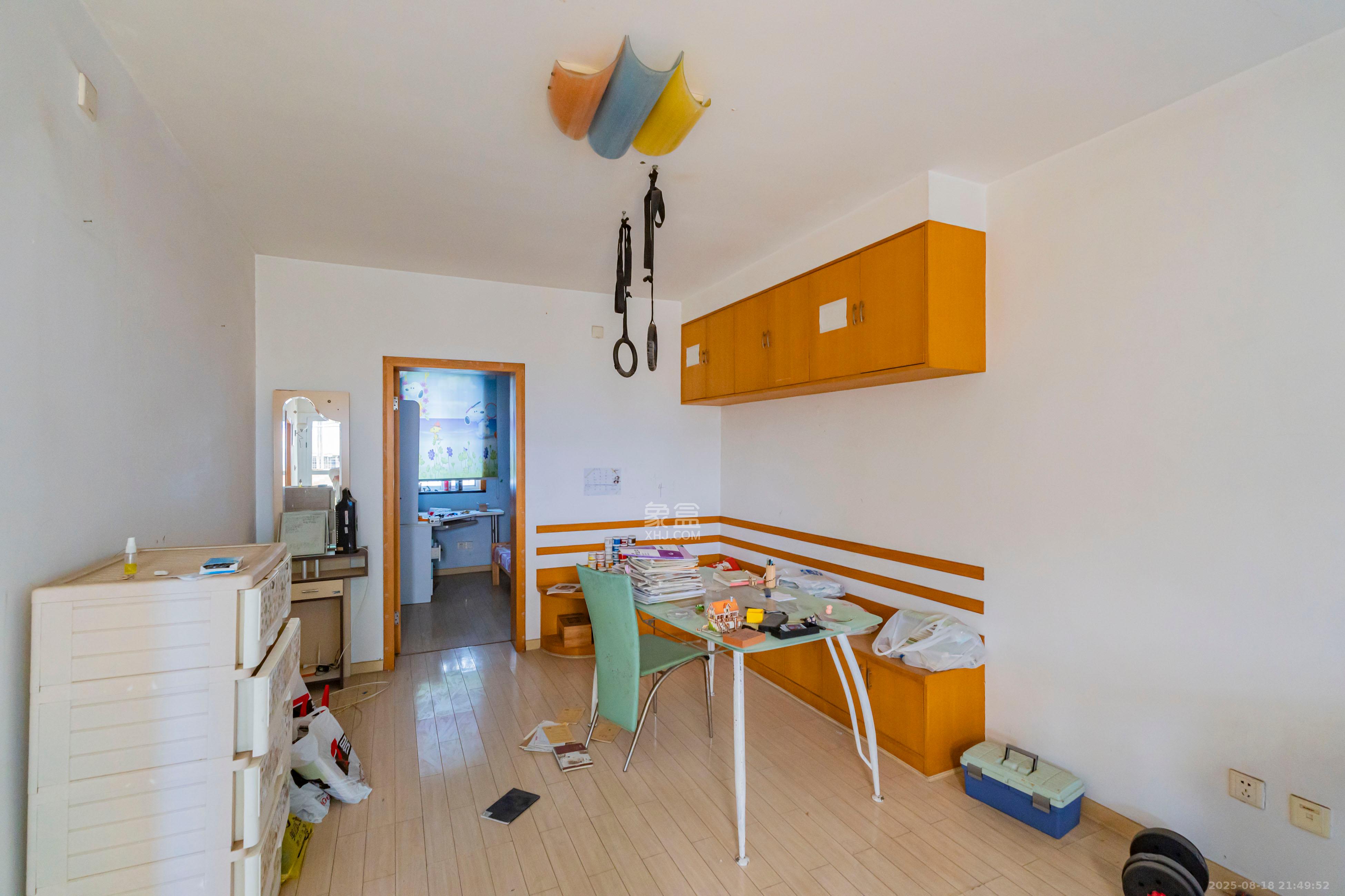 四方小区  3室2厅2卫    88.0万 四方小区  3室2厅2卫    88.0万卧室