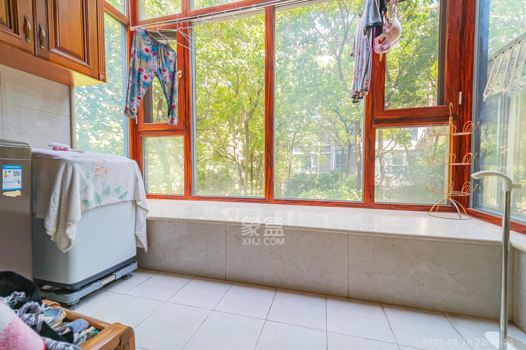 海伦春天  5室2厅3卫    288.0万阳台