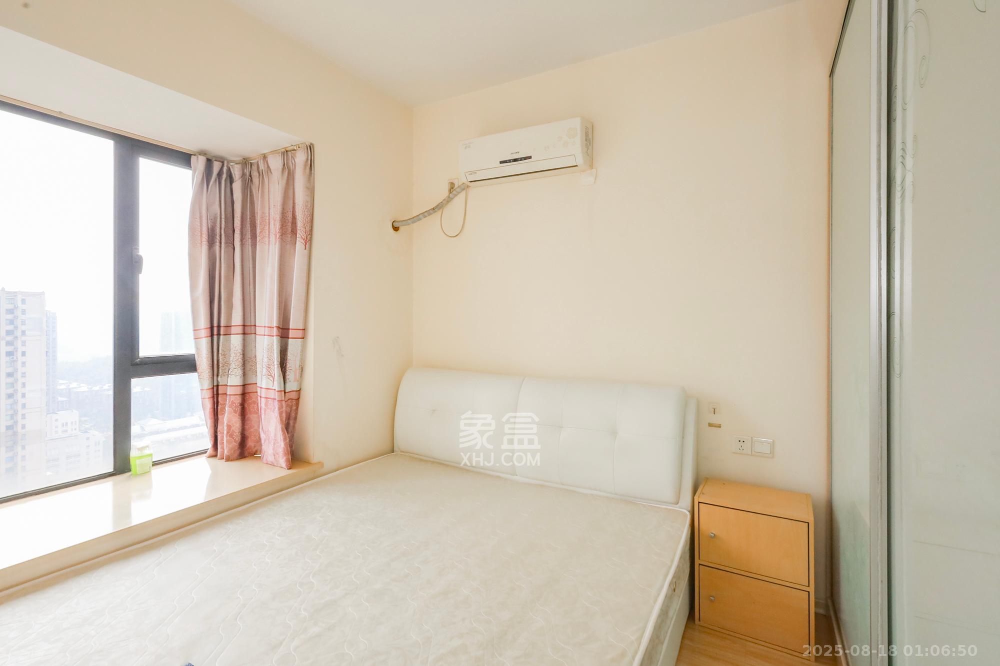 钰龙天下一期 1室2厅1卫 200.0万 钰龙天下一期 1室2厅1卫 200.0万卧室