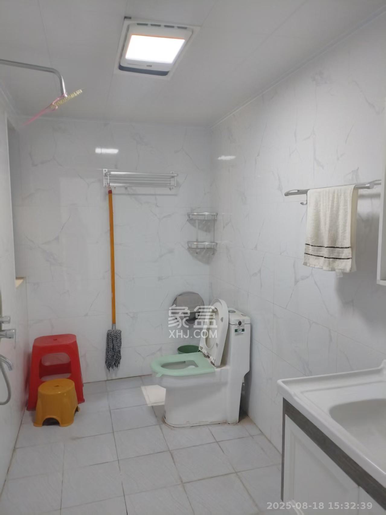 中建嘉和城  3室2厅2卫   2450.00元/月室内图
