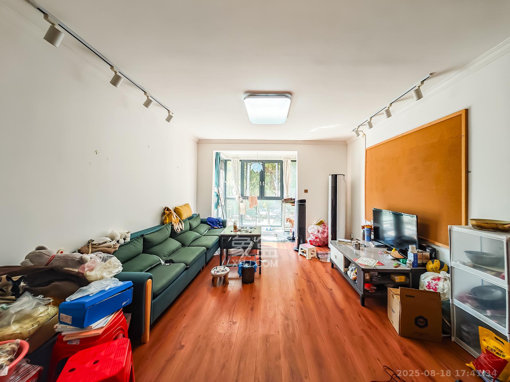 山语城一期 3室2厅2卫 88.0万 山语城一期 3室2厅2卫 88.0万客厅