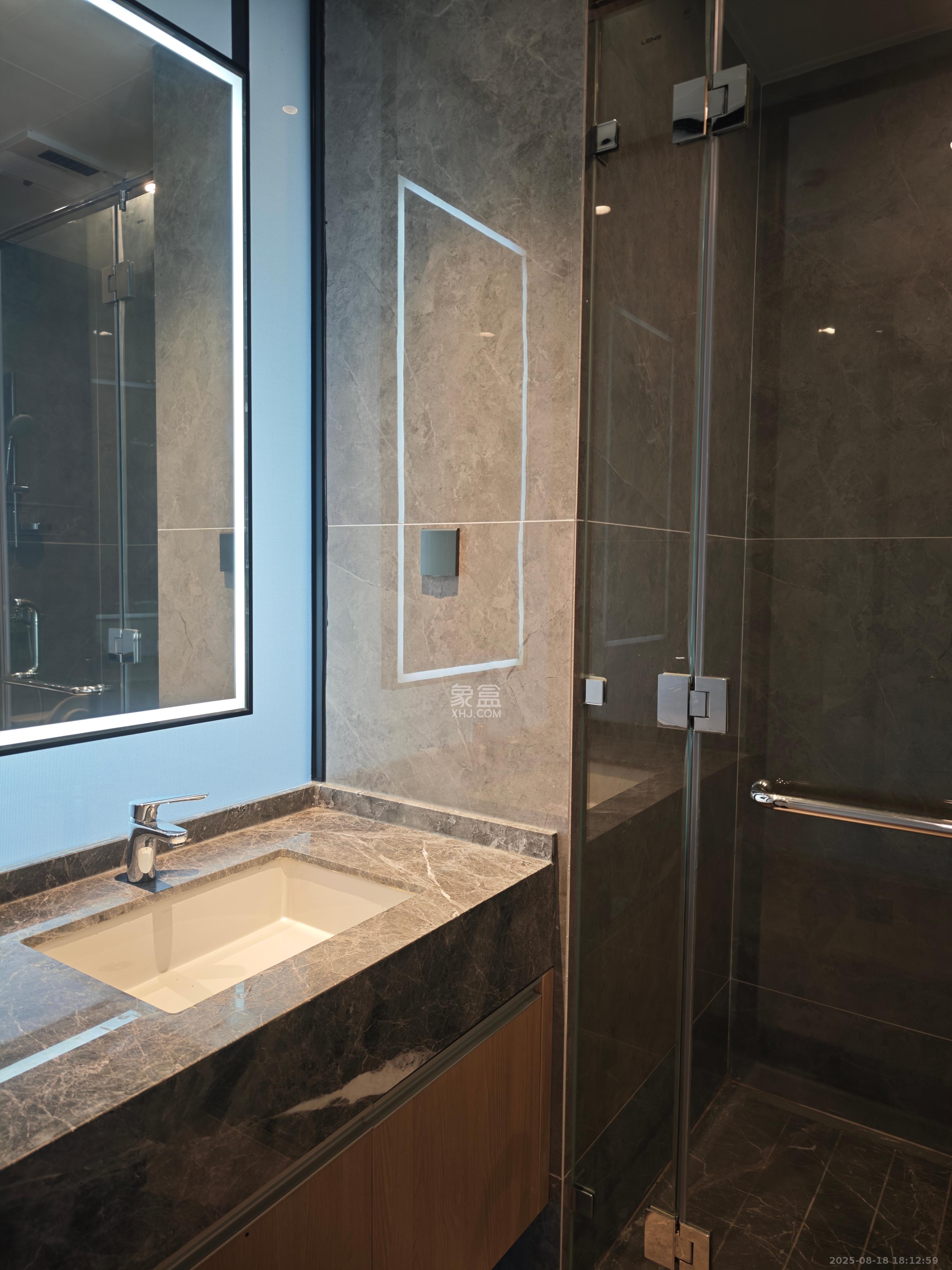 正荣梅溪紫阙台  4室2厅3卫    8500.0元/月室内图