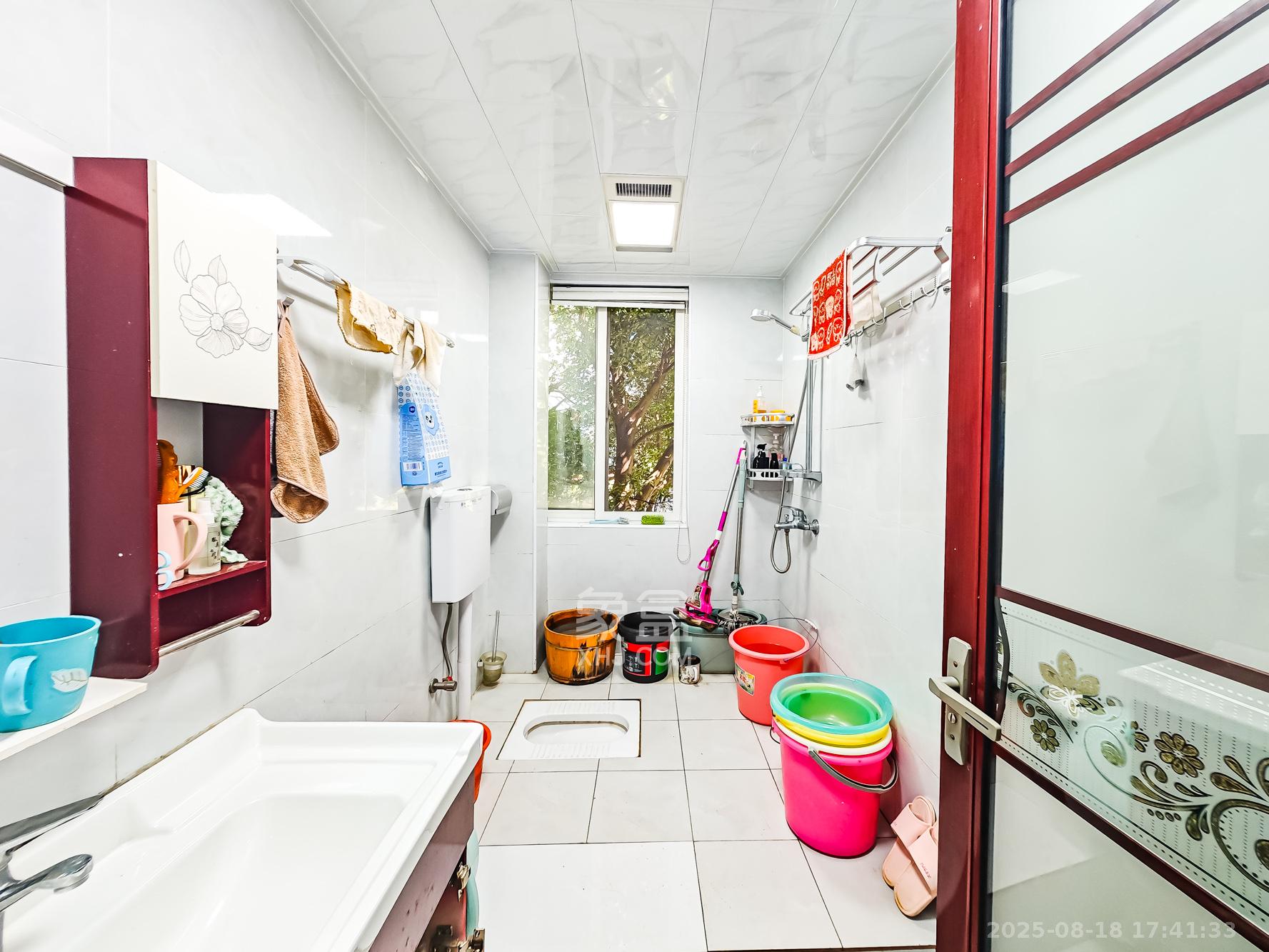 山语城一期  3室2厅2卫    88.0万卫生间