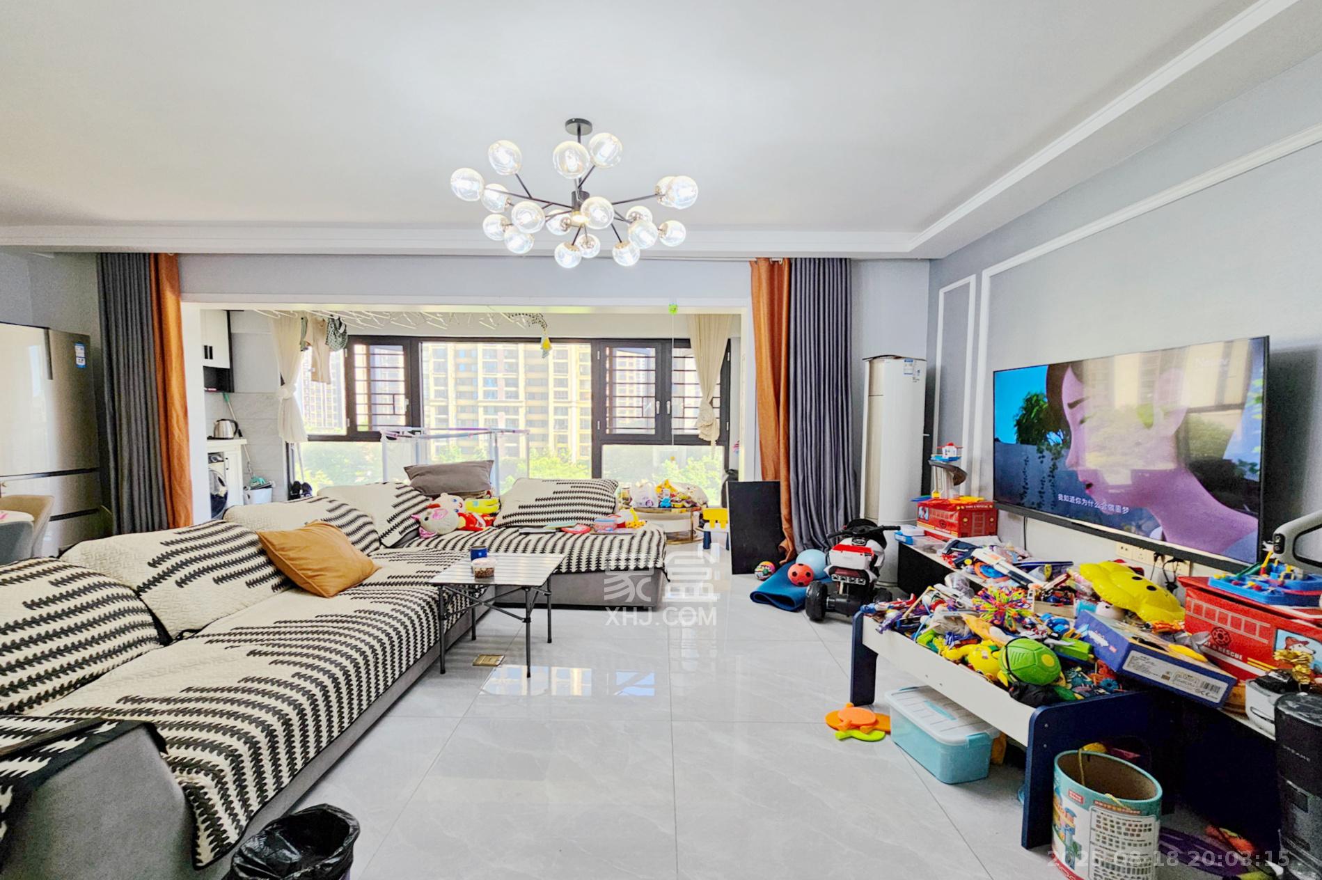 阳光城尚东湾蓝莓苑  4室2厅2卫    135.0万 阳光城尚东湾蓝莓苑  4室2厅2卫    135.0万客厅