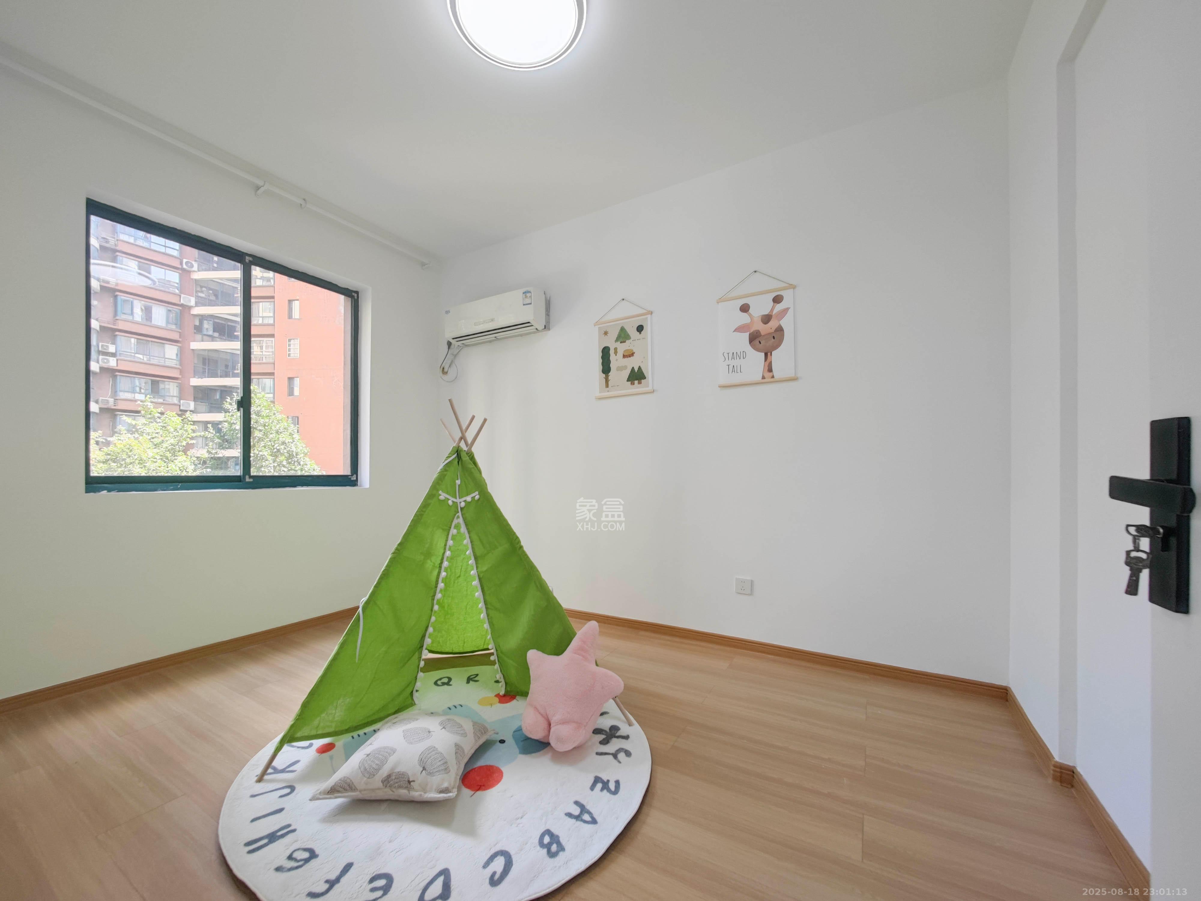 华盛世纪新城  4室1厅2卫    96.0万 华盛世纪新城  4室1厅2卫    96.0万卧室