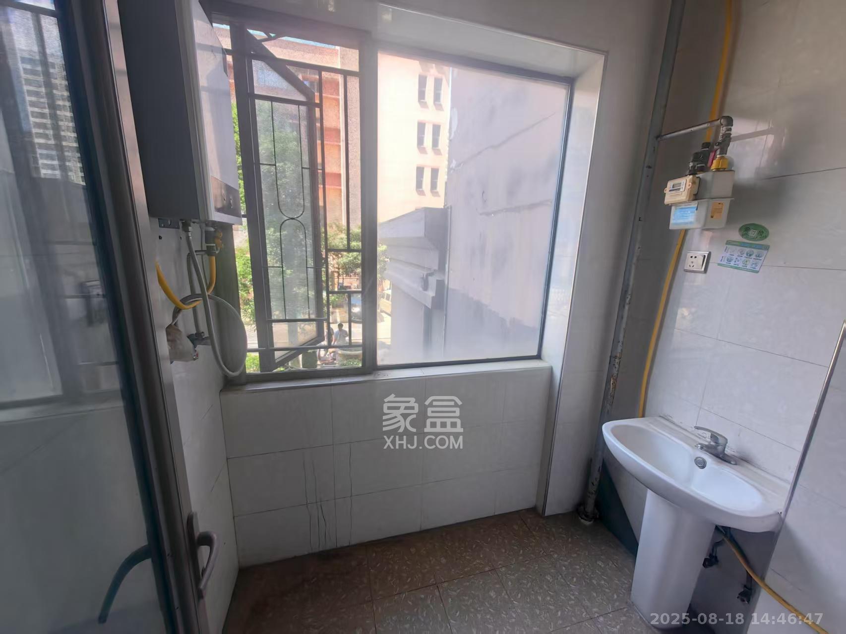 怡海星城  1室2厅1卫    1400.0元/月 怡海星城  1室2厅1卫    1400.0元/月室内图