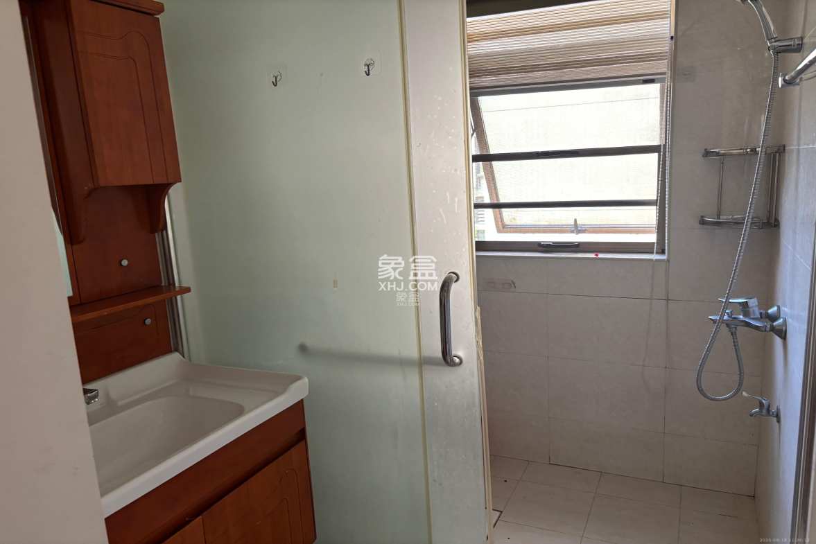 江山帝景雅典  2室2厅1卫    1900.0元/月 江山帝景雅典  2室2厅1卫    1900.0元/月室内图