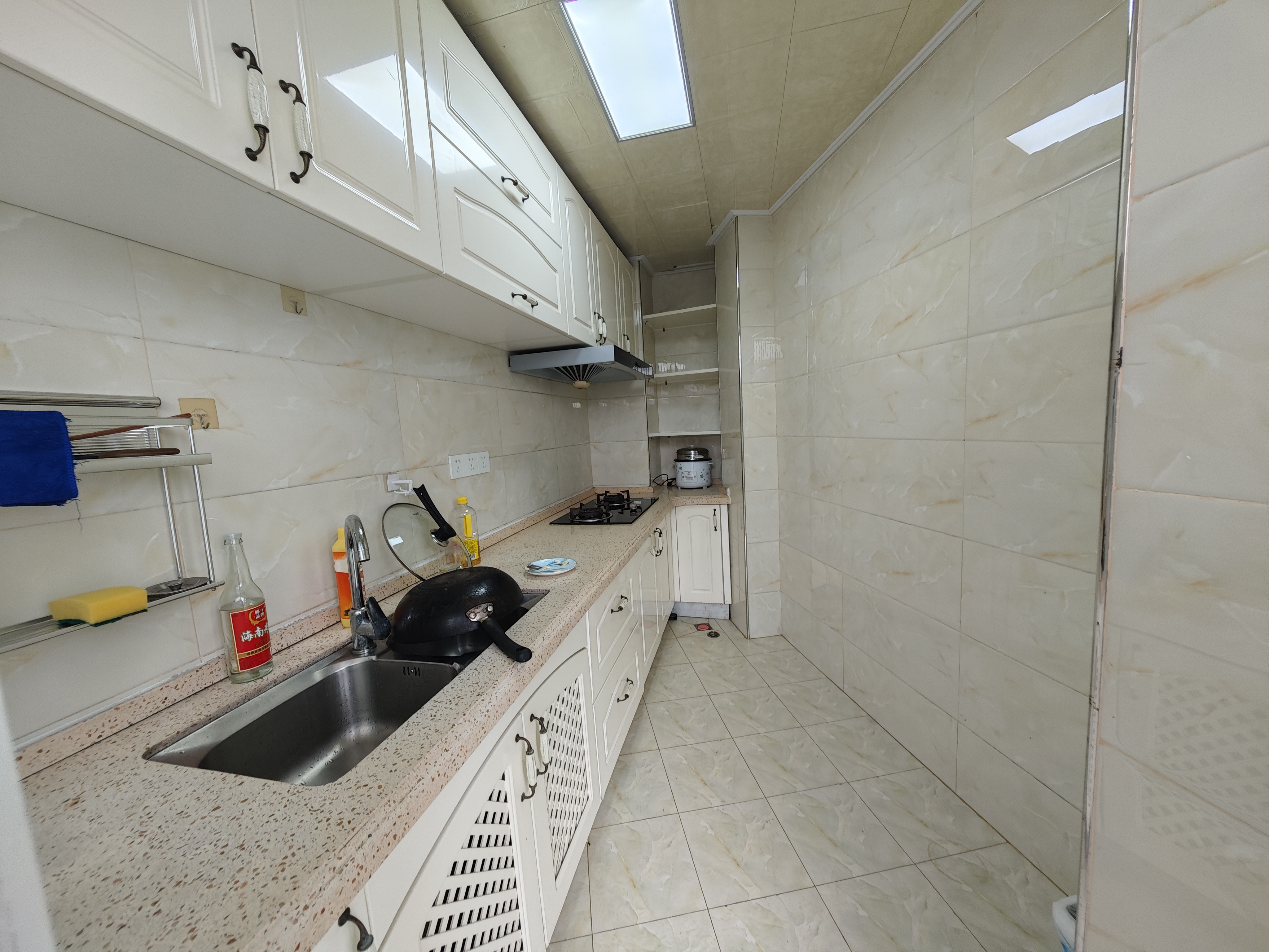 星华佳园 4室2厅2卫 206.0万 星华佳园 4室2厅2卫 206.0万客厅