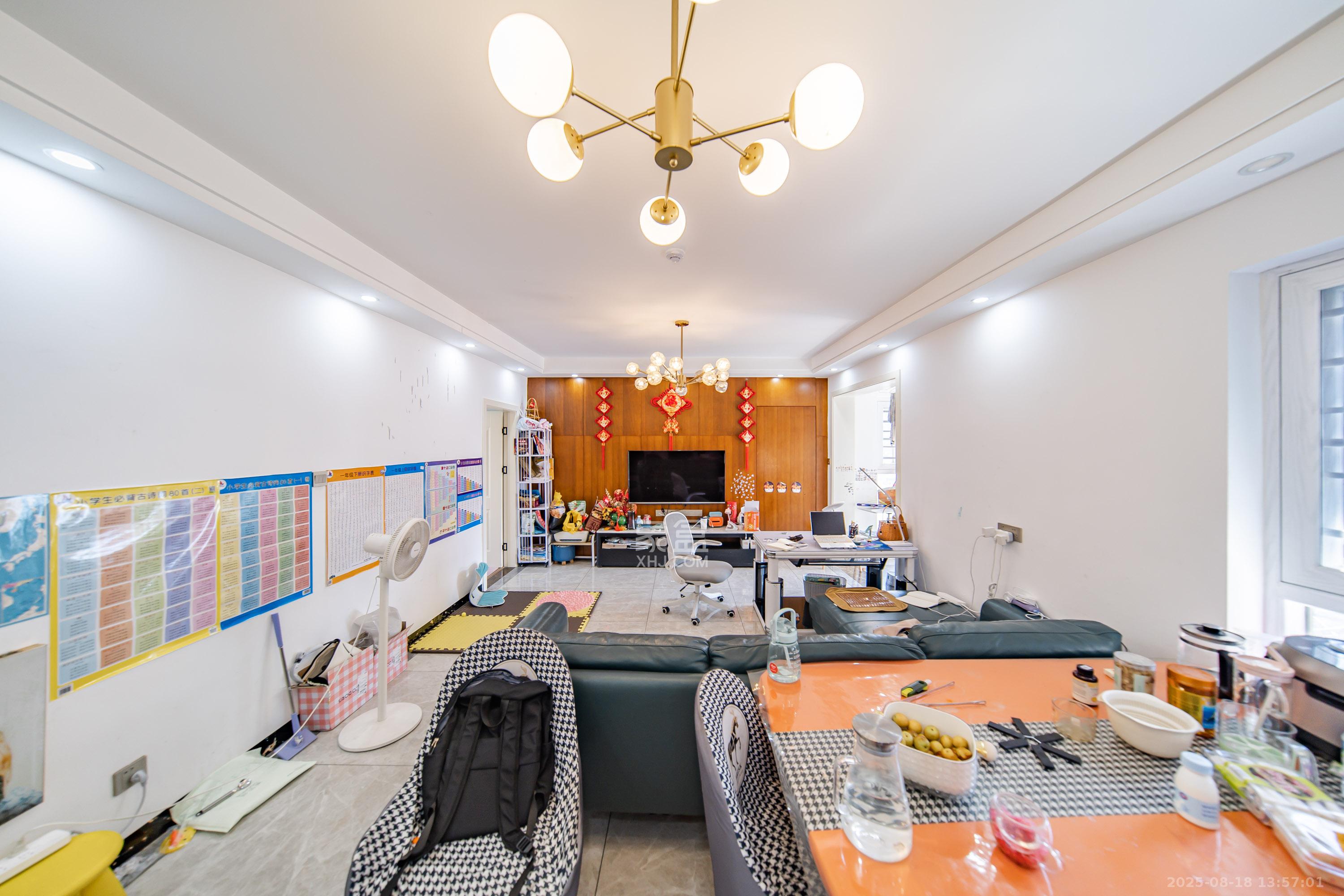 合能洋湖公馆  3室1厅2卫    95.0万 合能洋湖公馆  3室1厅2卫    95.0万客厅