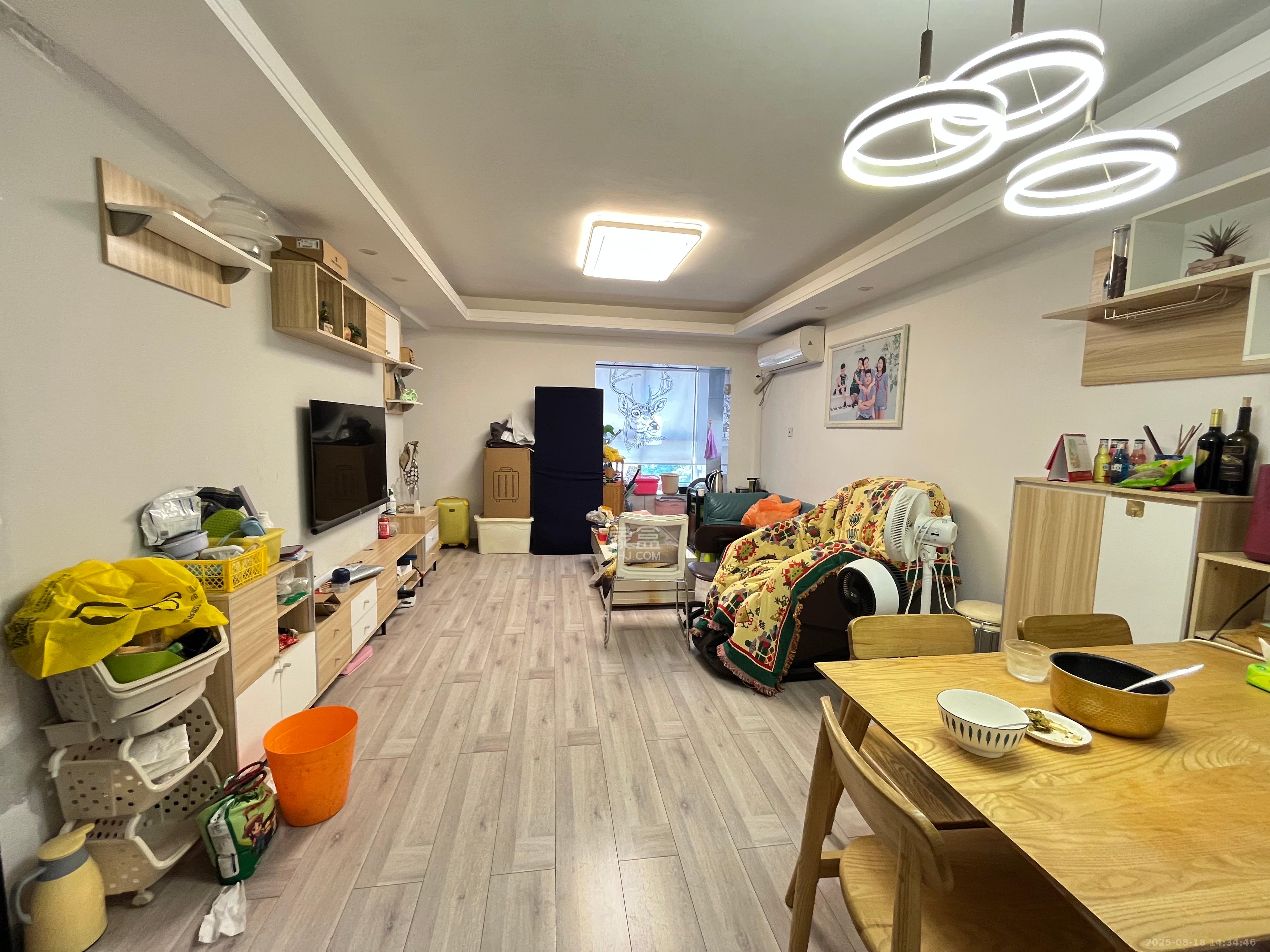 绿地中央广场  3室2厅1卫   2800.00元/月