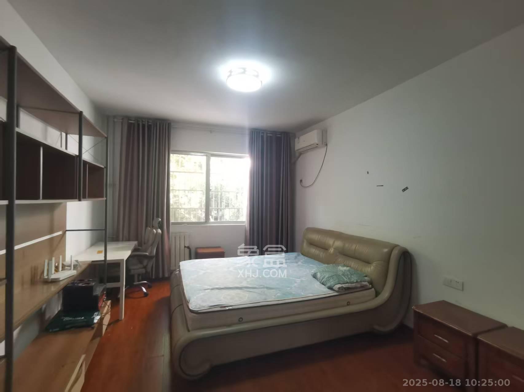 九峰小区(一二三四区) 4室2厅2卫 3500.0元/月 九峰小区(一二三四区) 4室2厅2卫 3500.0元/月室内图