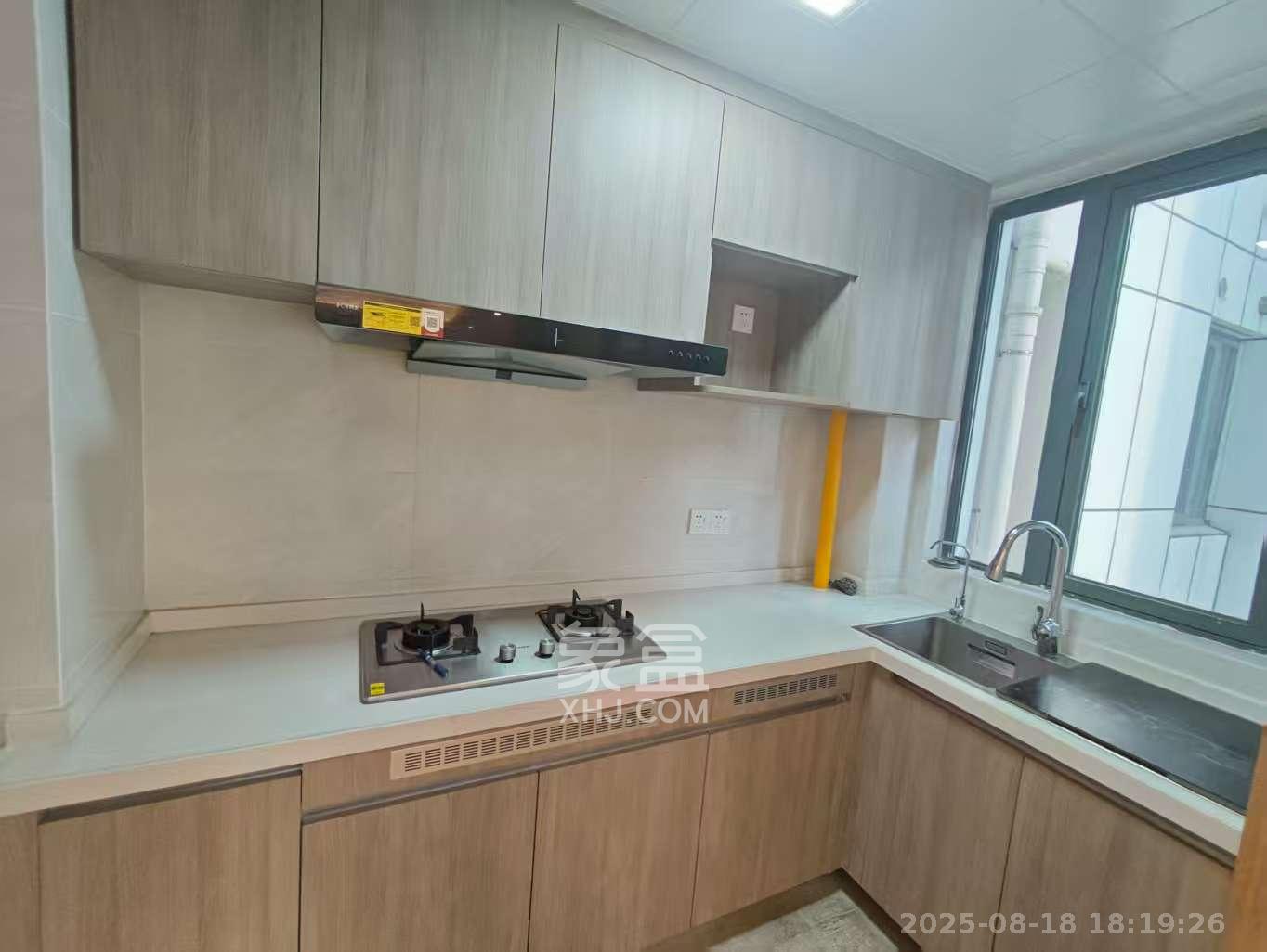 清控湖山雅居南区  4室1厅2卫    2700.0元/月 清控湖山雅居南区  4室1厅2卫    2700.0元/月室内图