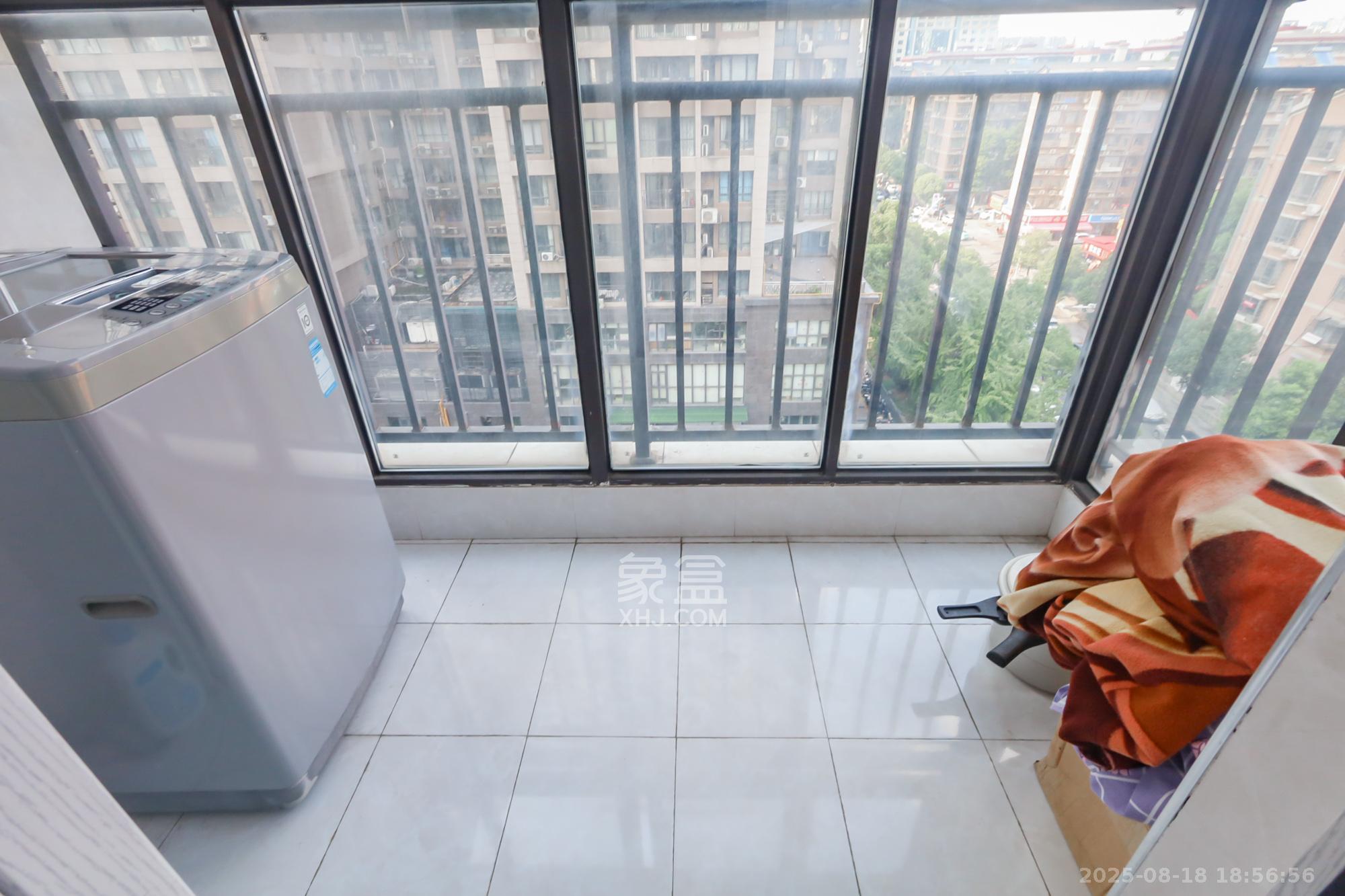 湘腾城市广场  3室2厅2卫    120.0万阳台