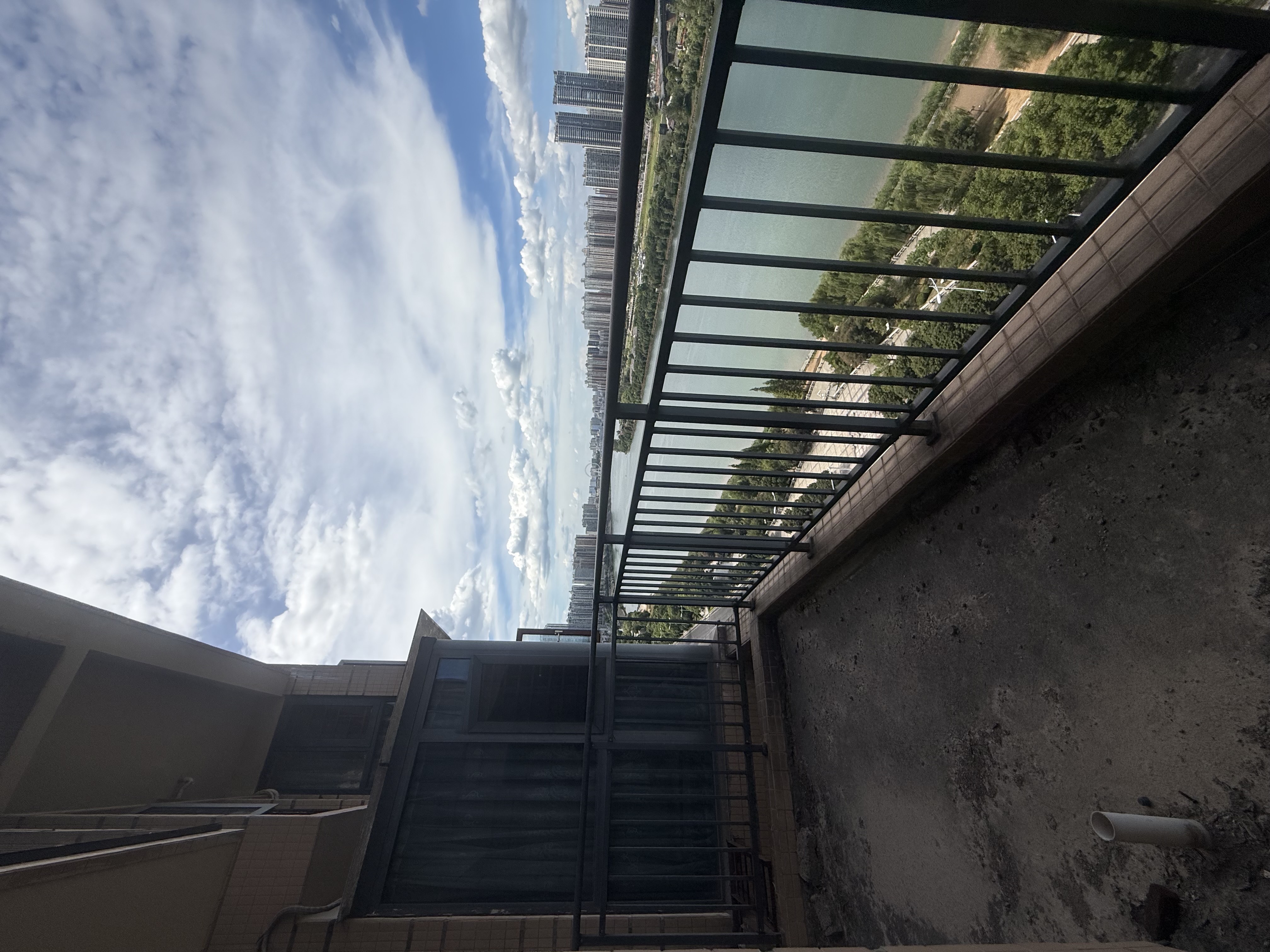 御江帝景  4室2厅2卫   108.00万客厅