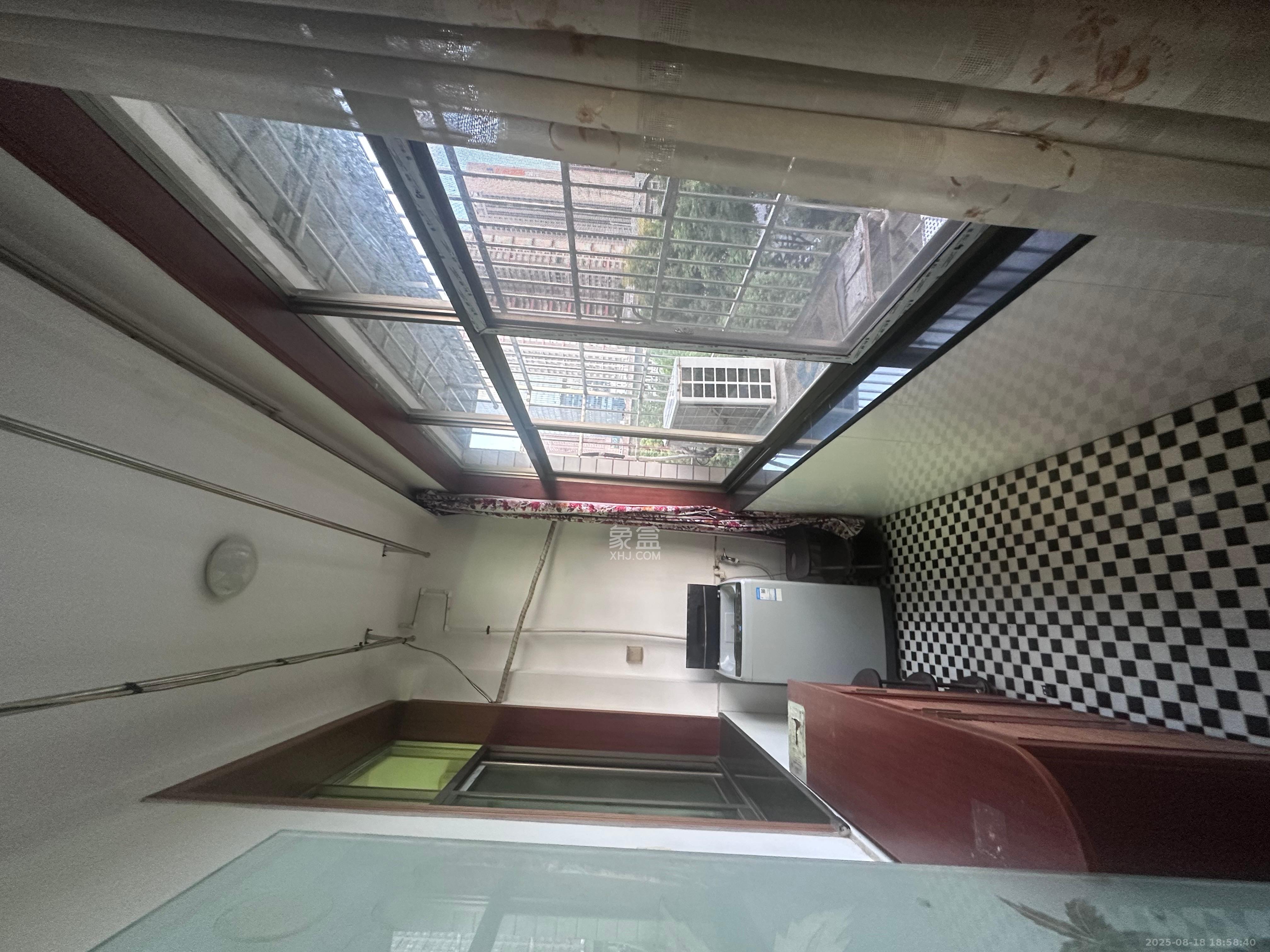 自然安置小区  3室1厅1卫    1400.0元/月室内图