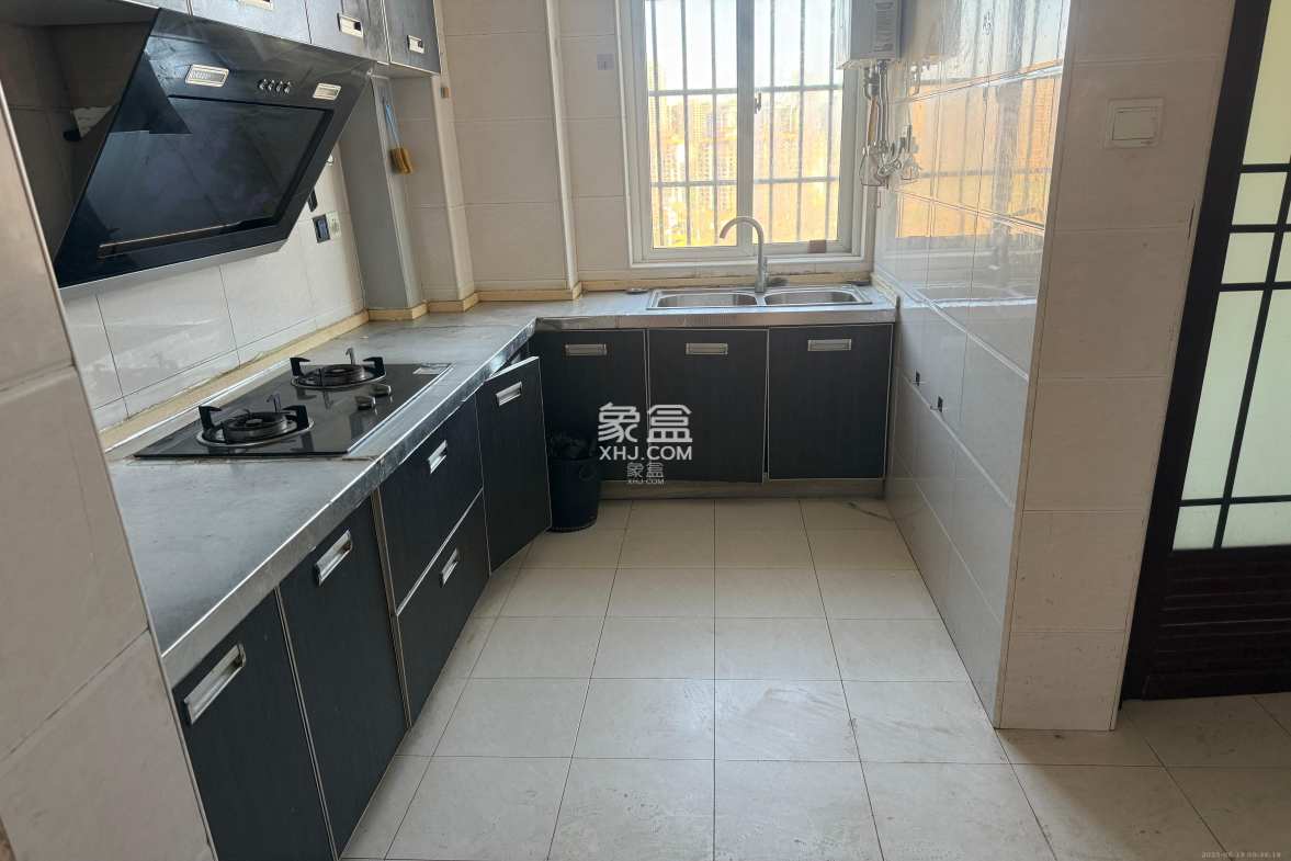 湘府十城(汇财御景湾新寓,汇财国际)  3室2厅2卫    2100.0元/月 湘府十城(汇财御景湾新寓,汇财国际)  3室2厅2卫    2100.0元/月室内图