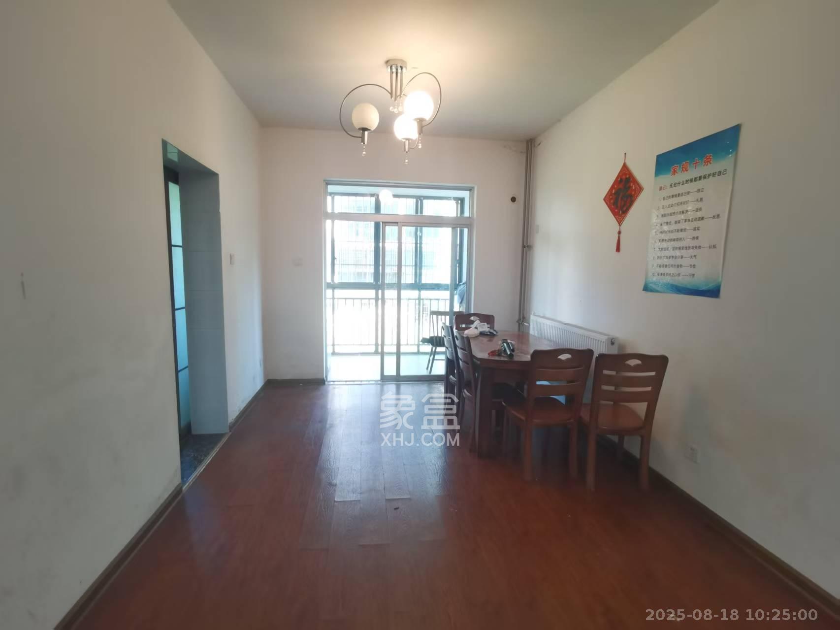 九峰小区(一二三四区) 4室2厅2卫 3500.0元/月 九峰小区(一二三四区) 4室2厅2卫 3500.0元/月室内图