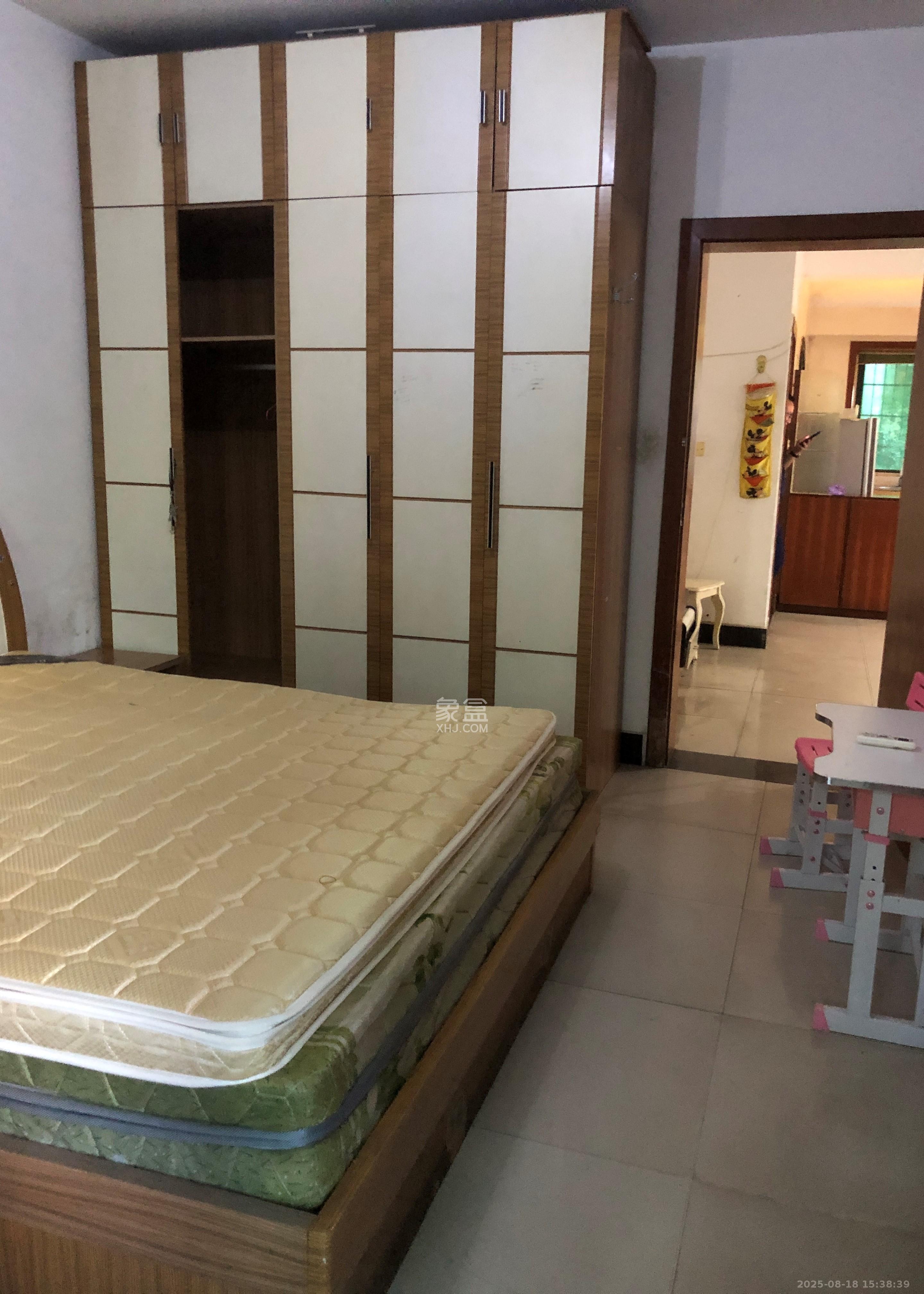 中南汽车世界  2室2厅1卫   1200.00元/月室内图
