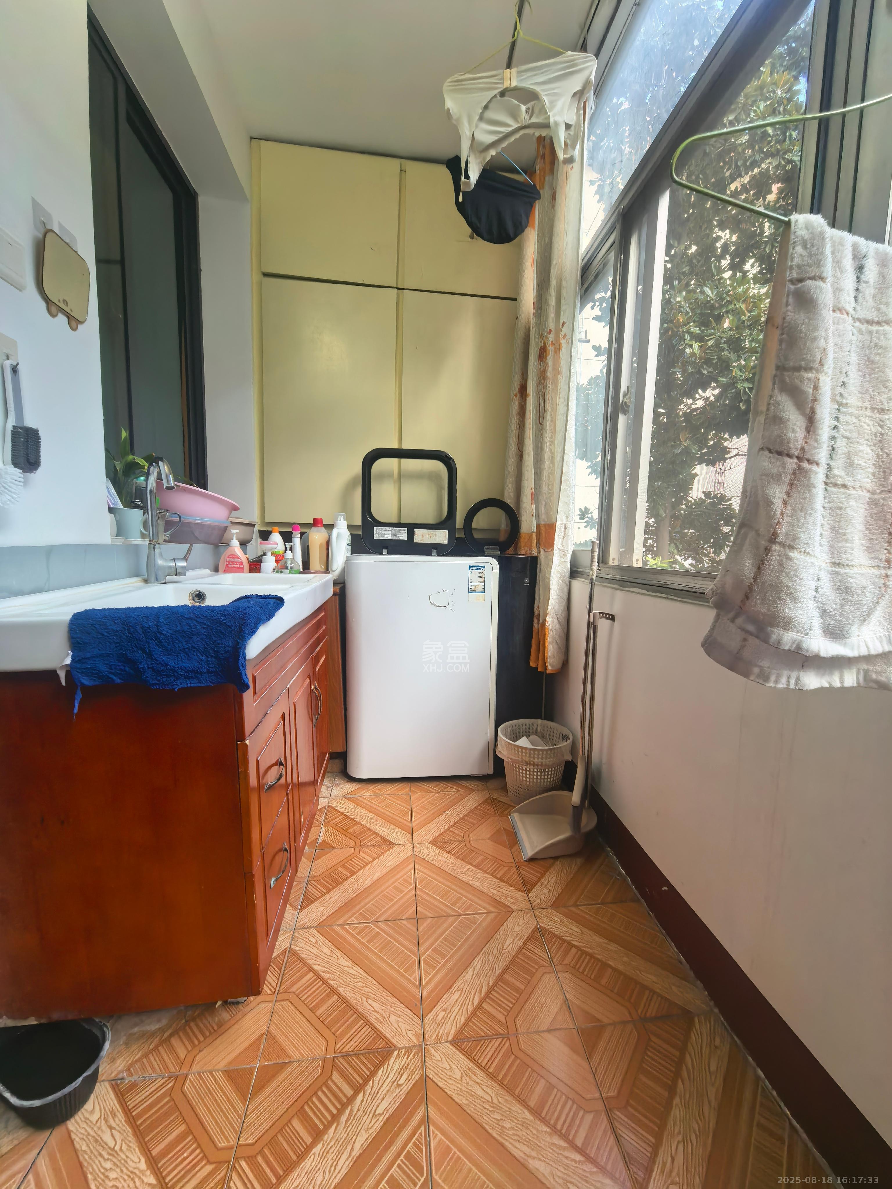 湘农桥社区  3室2厅1卫    2500.0元/月室内图