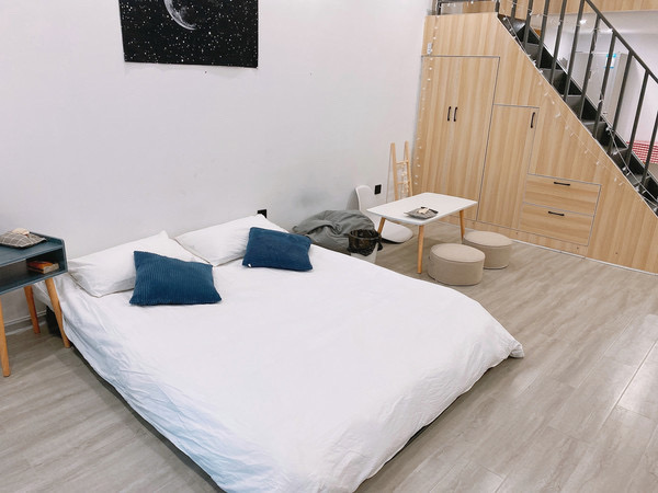 华南城市广场  1室1厅1卫    1700.0元/月 华南城市广场  1室1厅1卫    1700.0元/月室内图