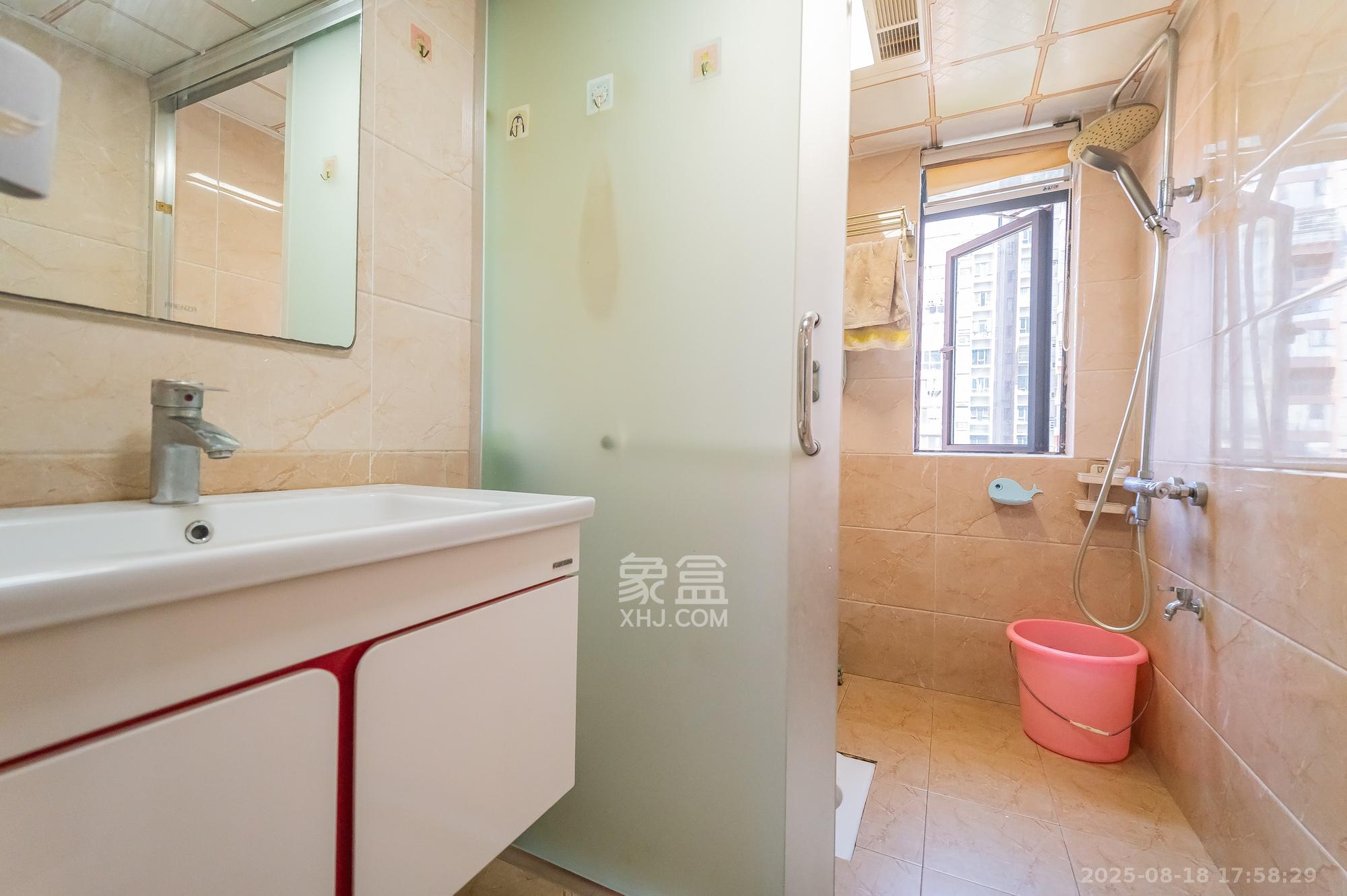 海伦春天 3室2厅2卫 95.8万 海伦春天 3室2厅2卫 95.8万卫生间