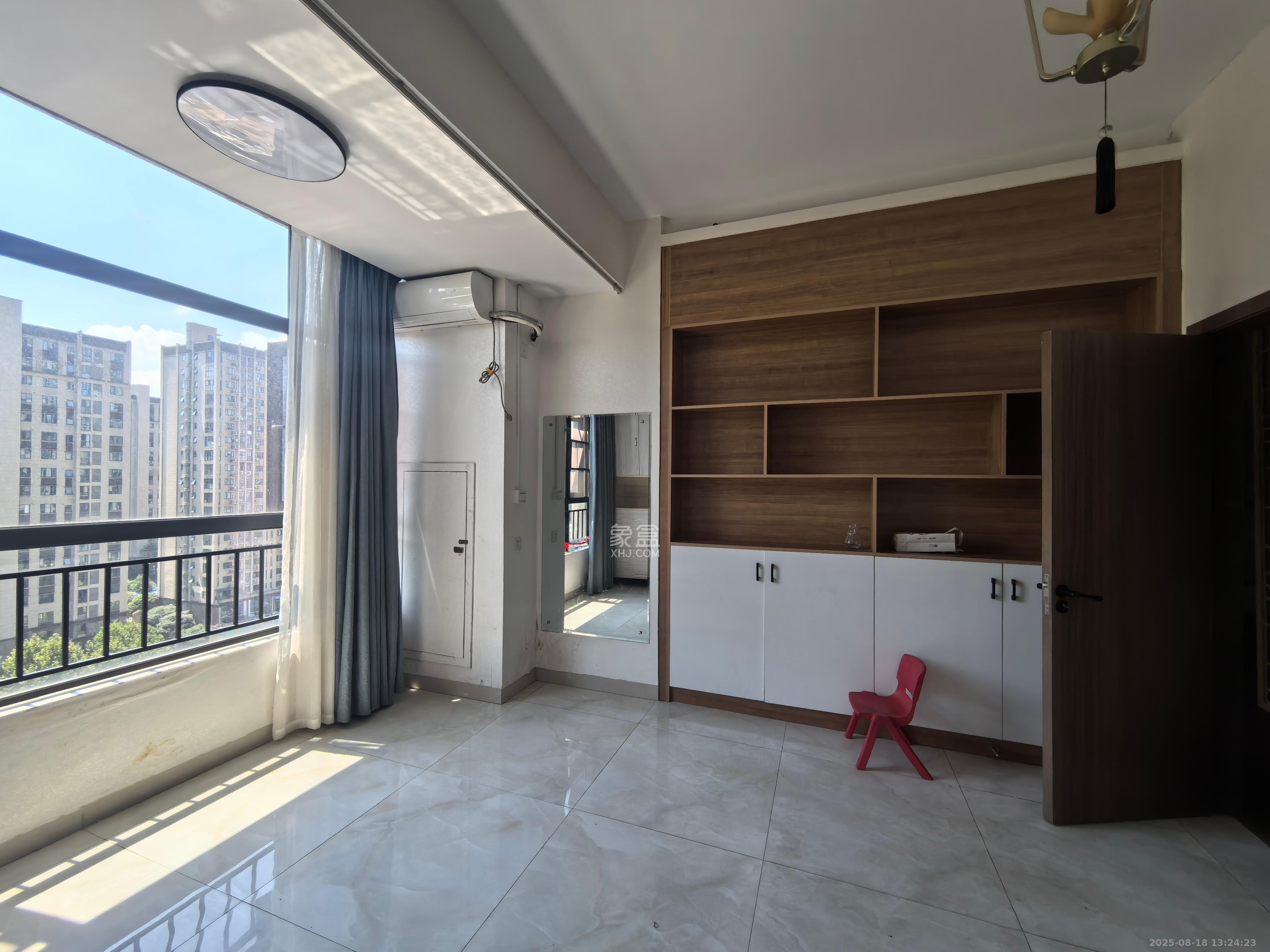 金茂梅溪湖  1室1厅1卫    1500.0元/月室内图