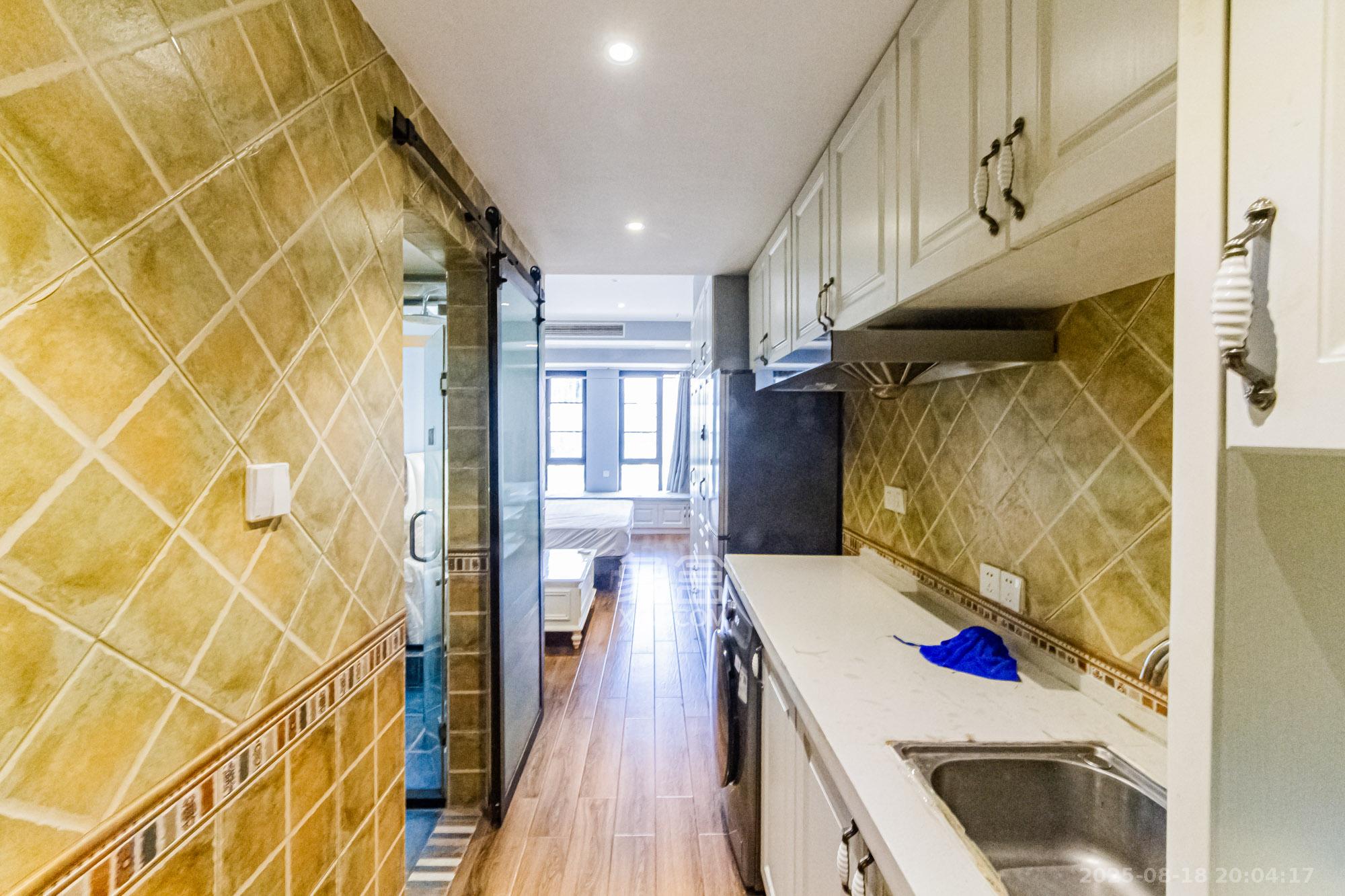 润和国际广场  1室1厅1卫    32.0万 润和国际广场  1室1厅1卫    32.0万厨房